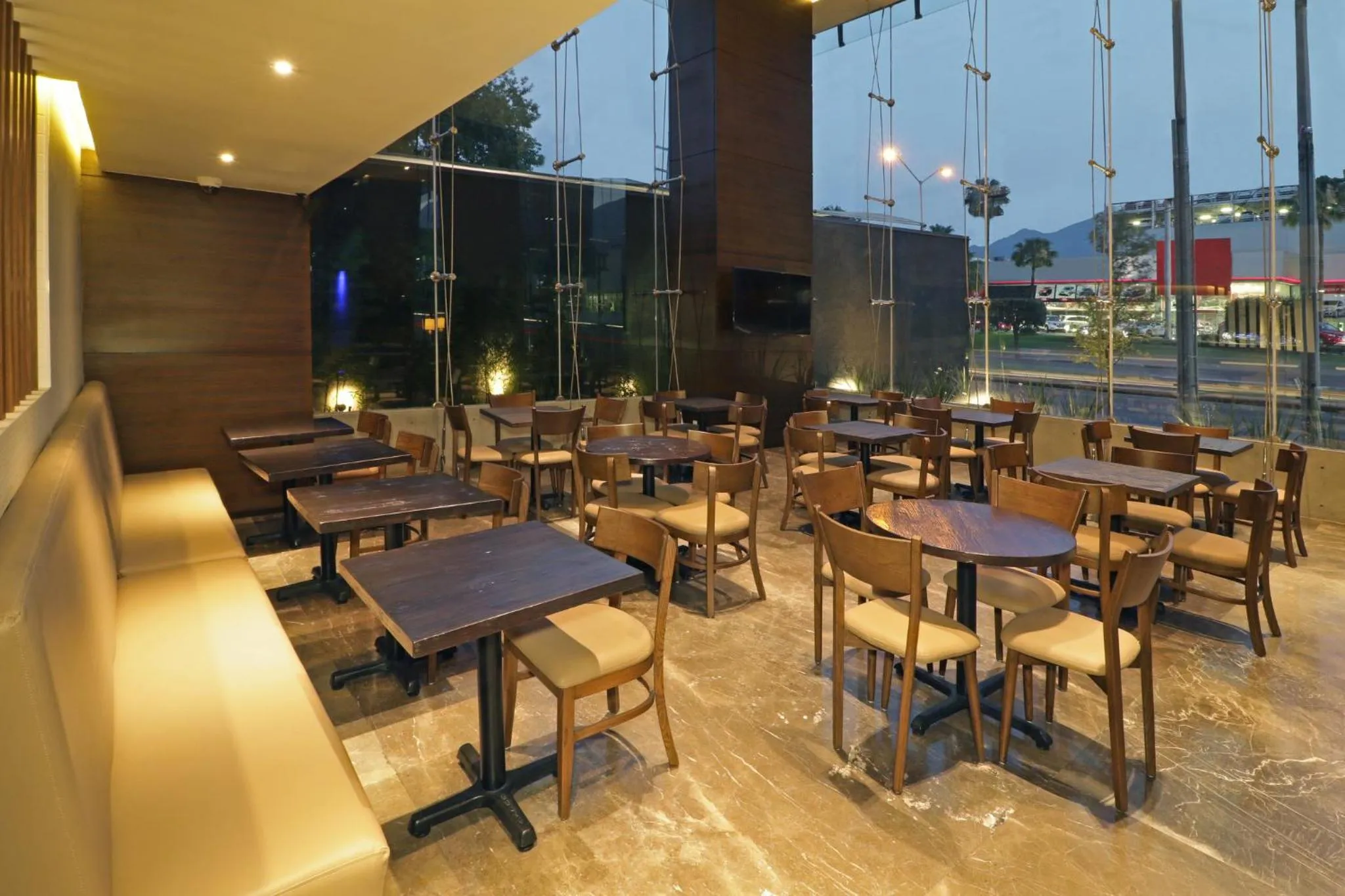 Restaurant/places to eat in Holiday Inn Express & Suites Monterrey Valle by IHG