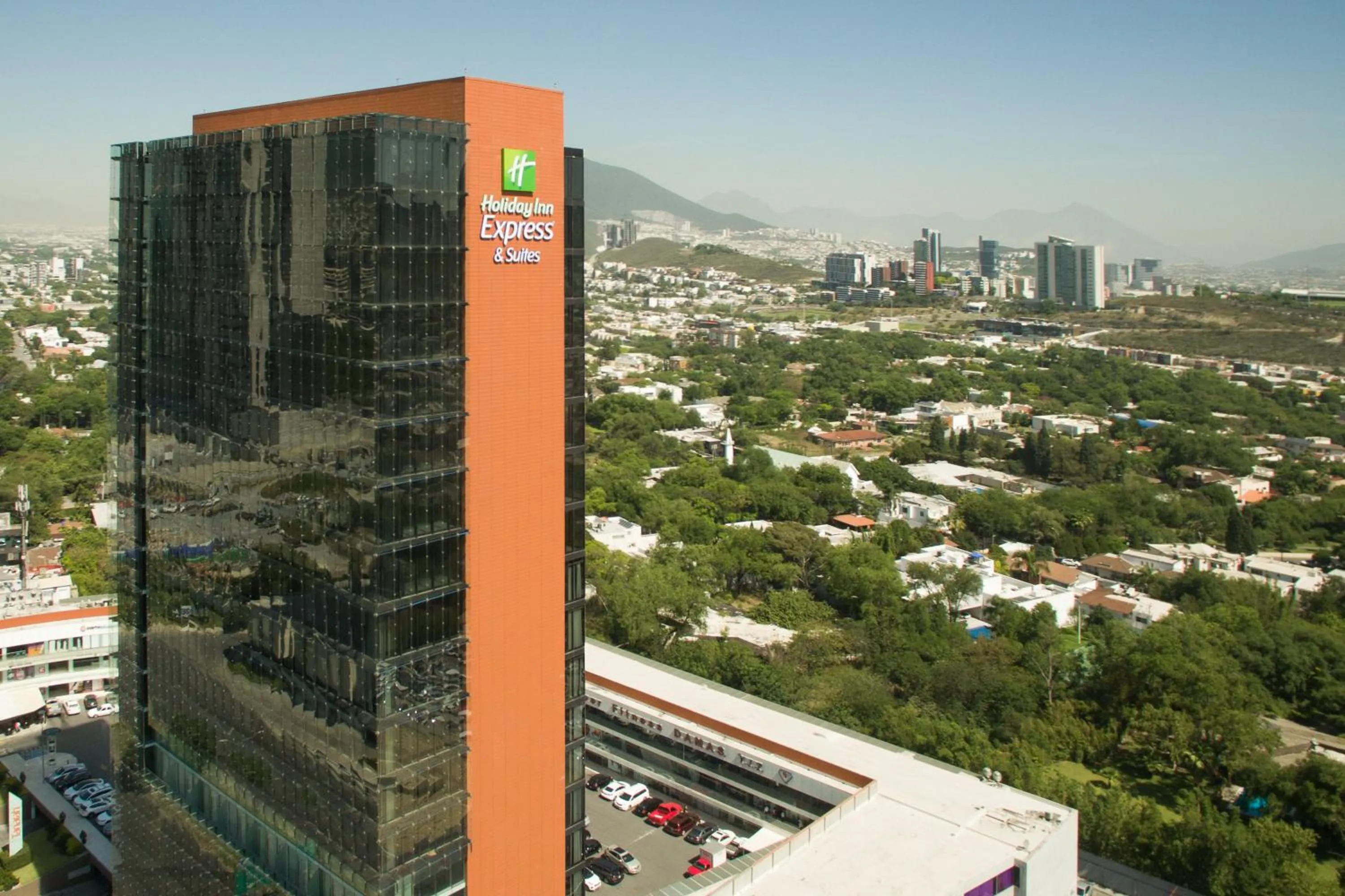 Property building in Holiday Inn Express & Suites Monterrey Valle by IHG