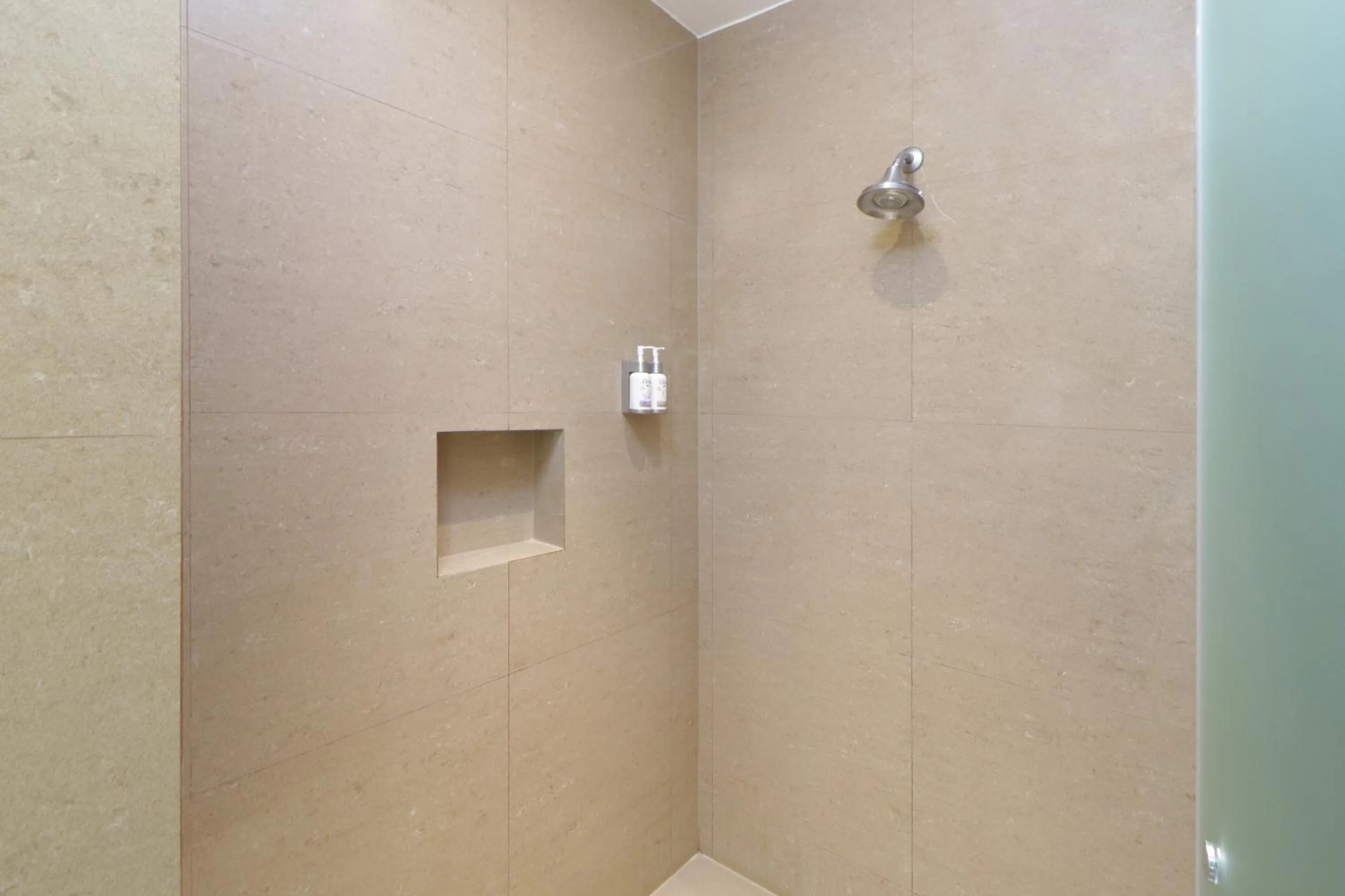 Shower in Holiday Inn Express & Suites Monterrey Valle by IHG