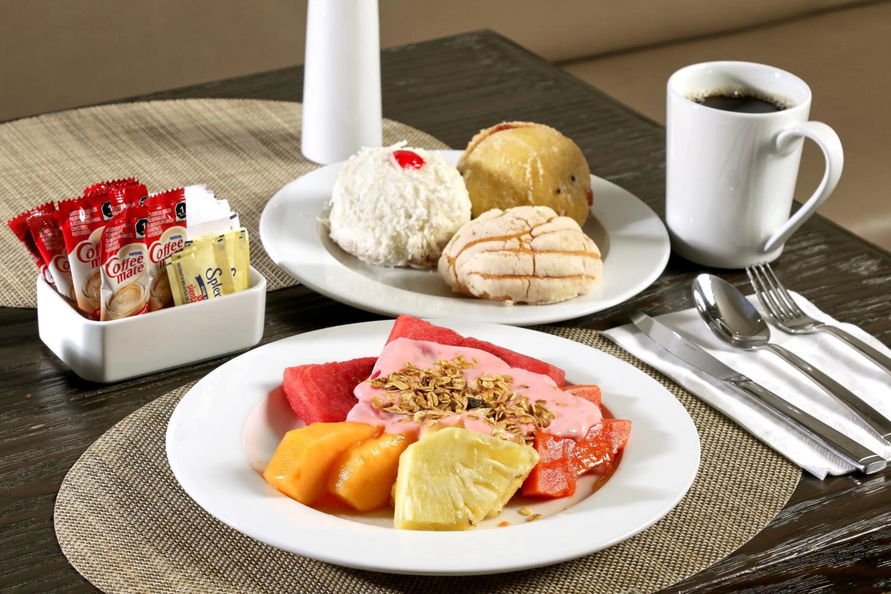 Food in Holiday Inn Express & Suites Monterrey Valle by IHG