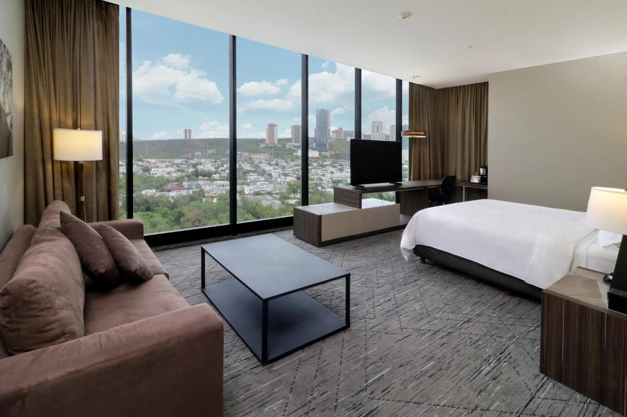 Photo of the whole room, Bed in Holiday Inn Express & Suites Monterrey Valle by IHG