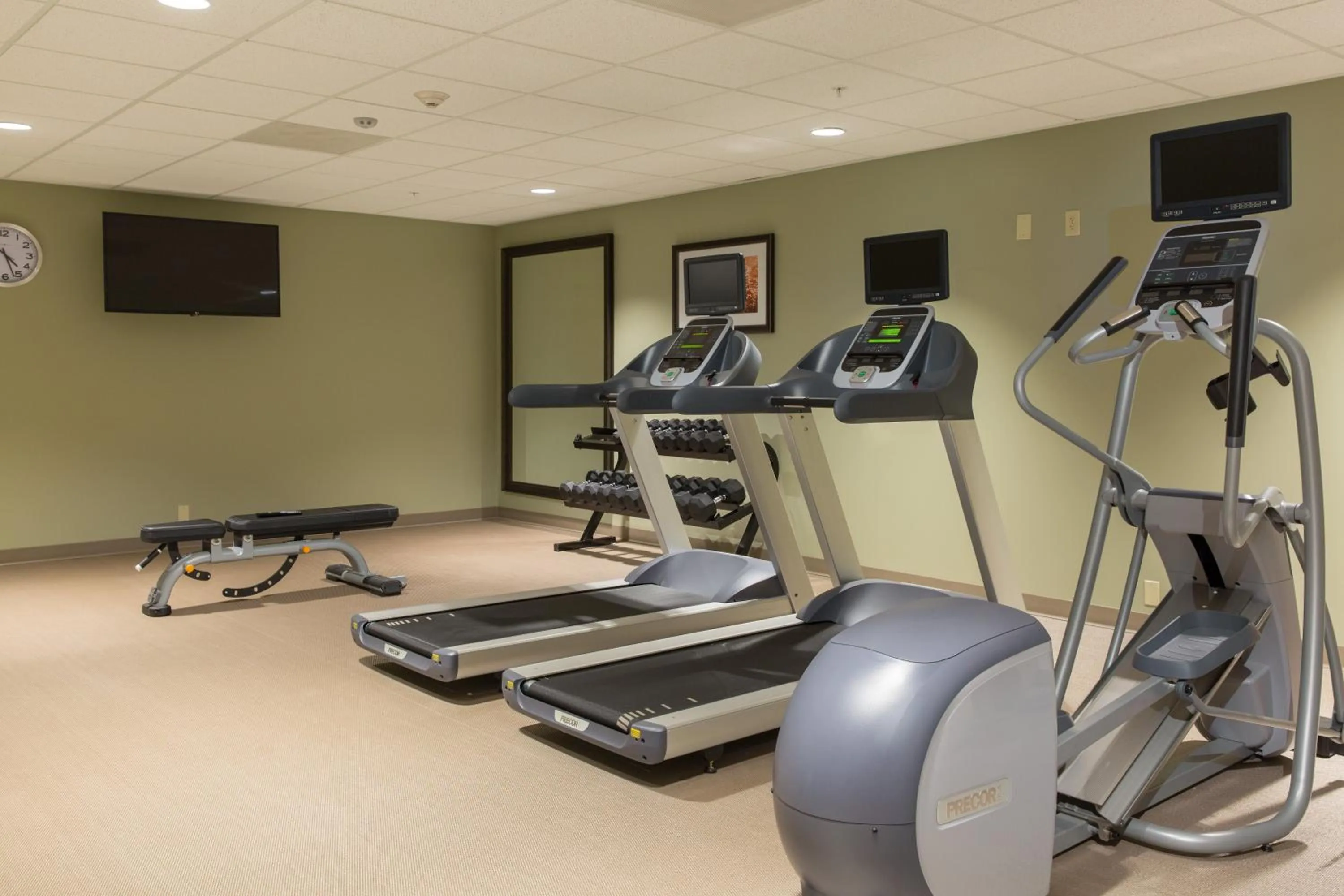 Fitness centre/facilities in Staybridge Suites Corona South by IHG