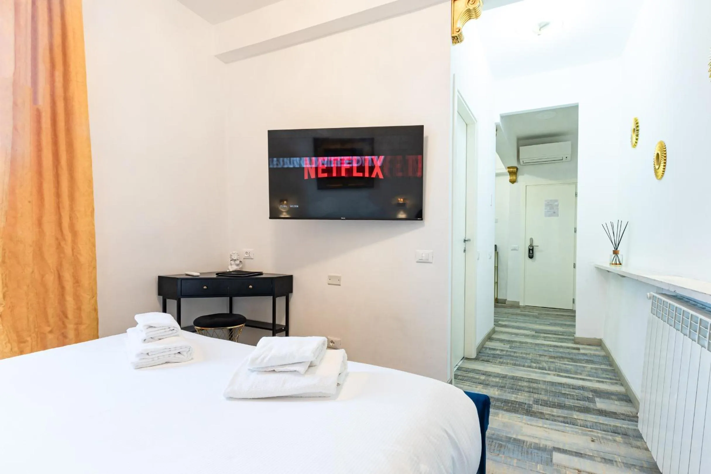 Bed in Il Monastero Collection