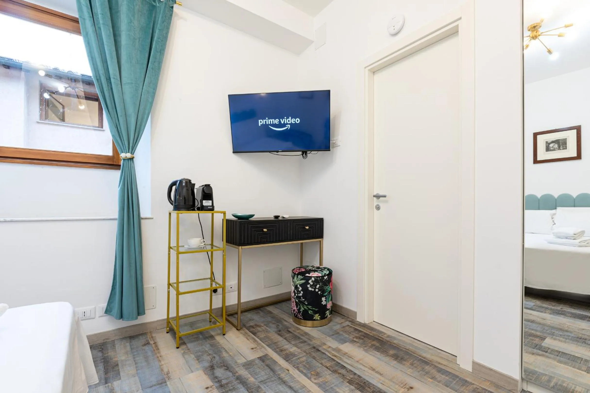 TV and multimedia, Bed in Il Monastero Collection