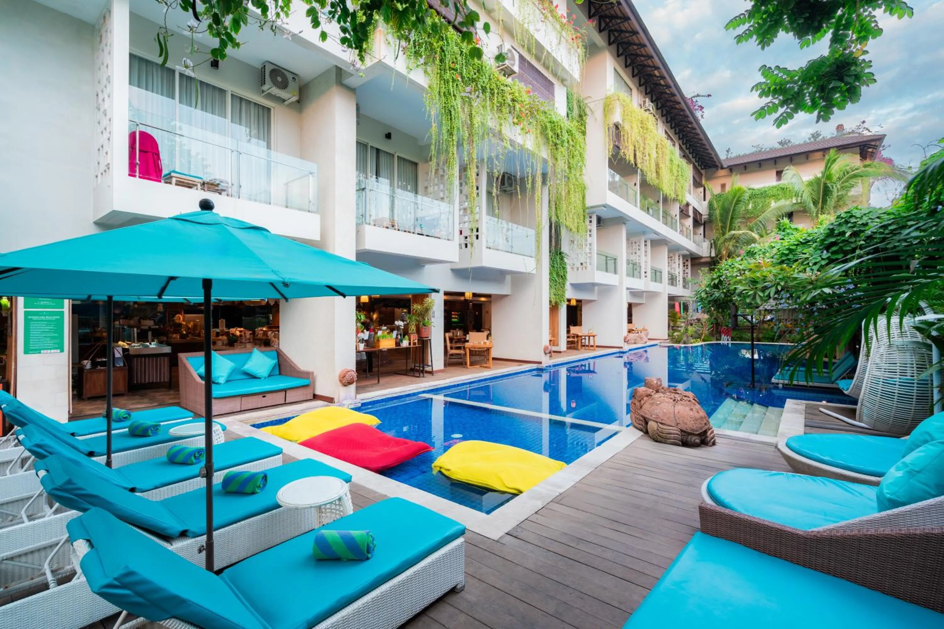 Swimming pool in Jimbaran Bay Beach Resort and Spa by Prabhu