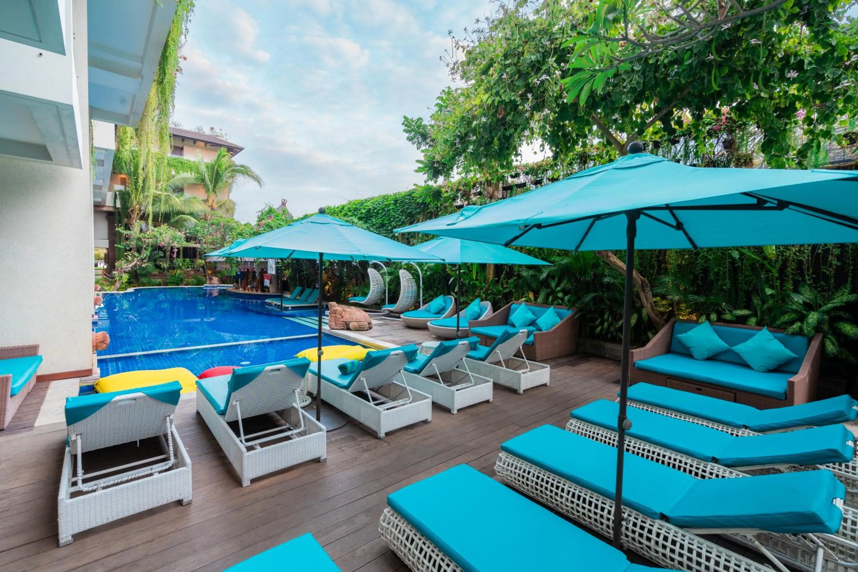 Swimming pool in Jimbaran Bay Beach Resort and Spa by Prabhu