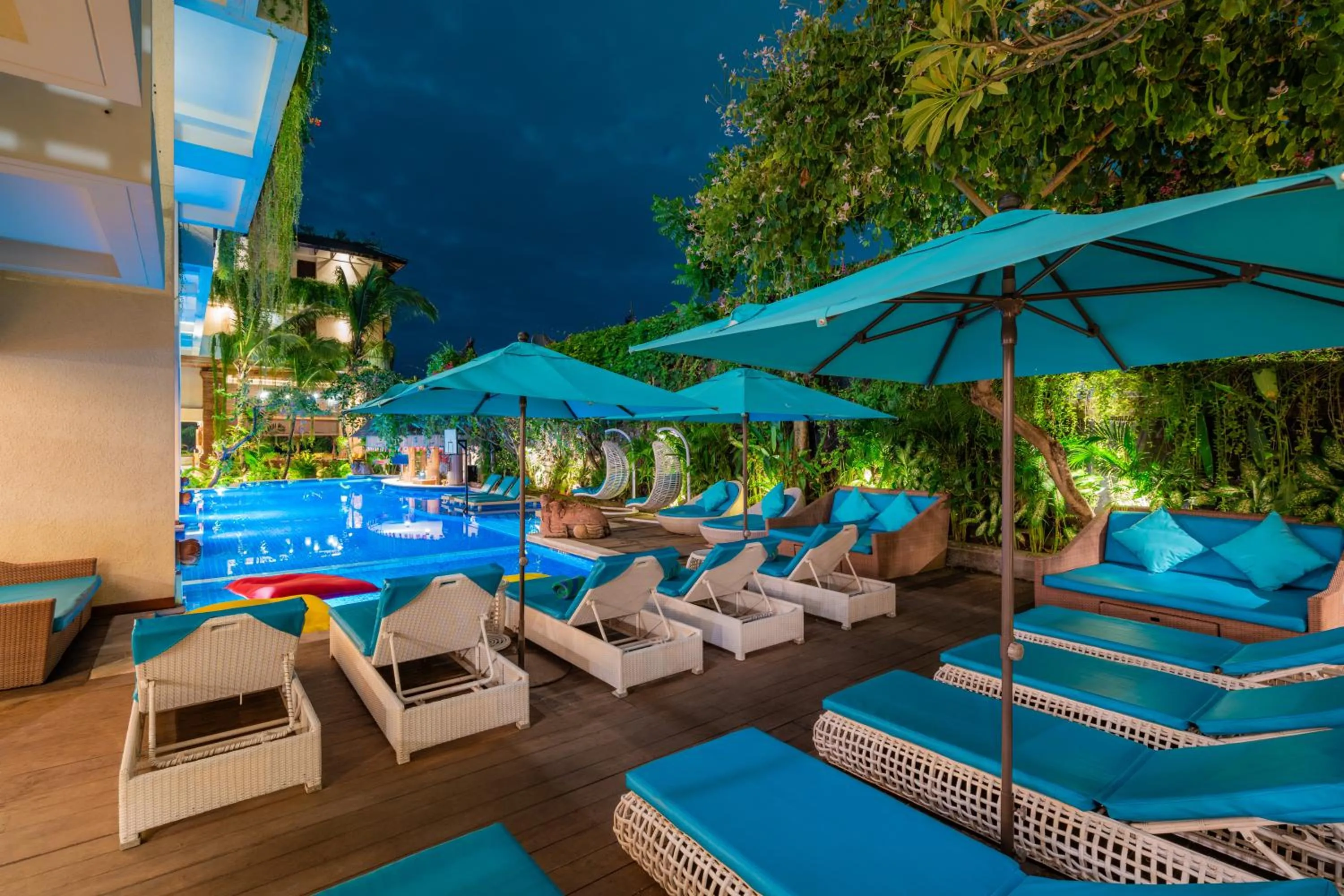 Swimming pool in Jimbaran Bay Beach Resort and Spa by Prabhu