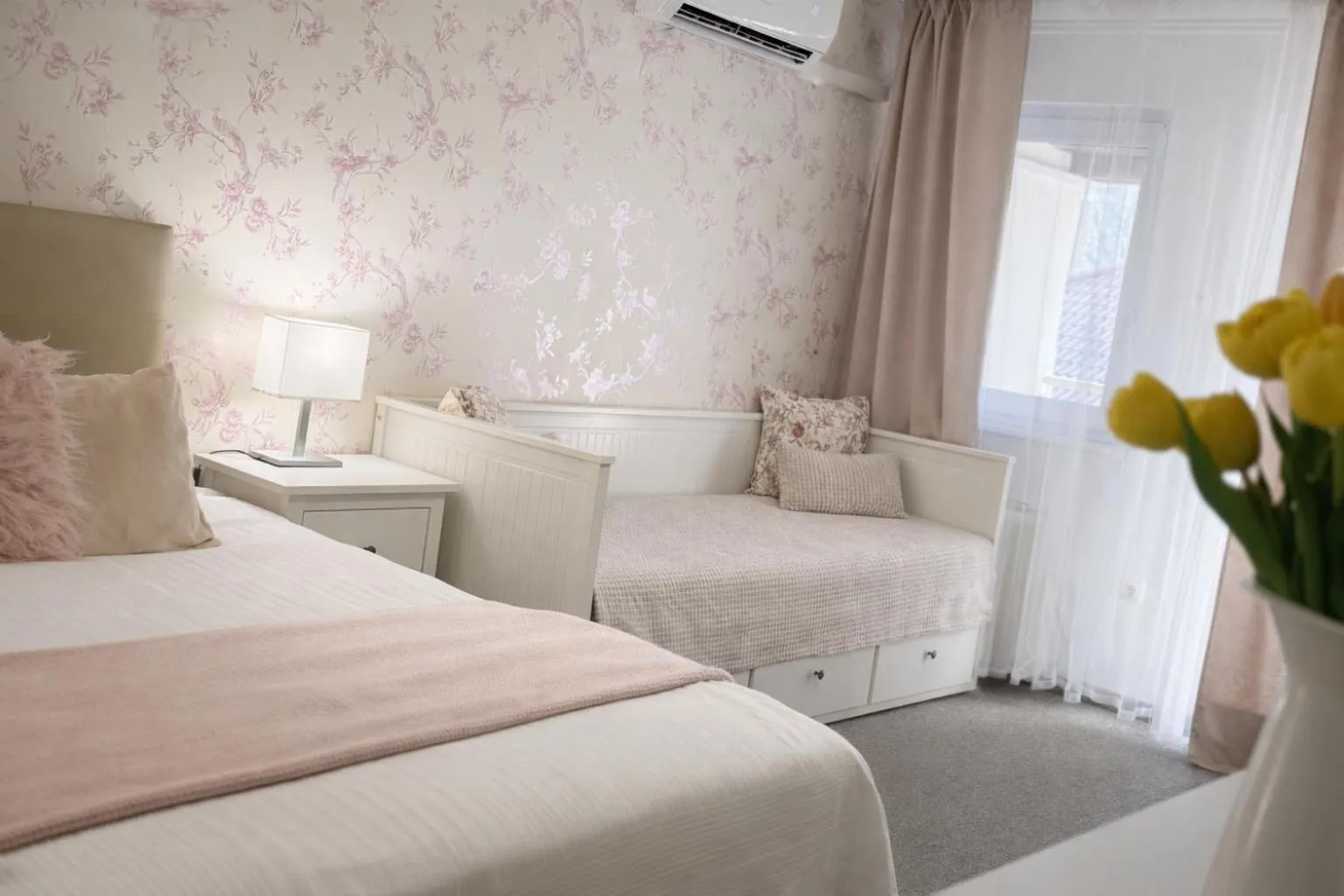 Bed in Amfora Panzió