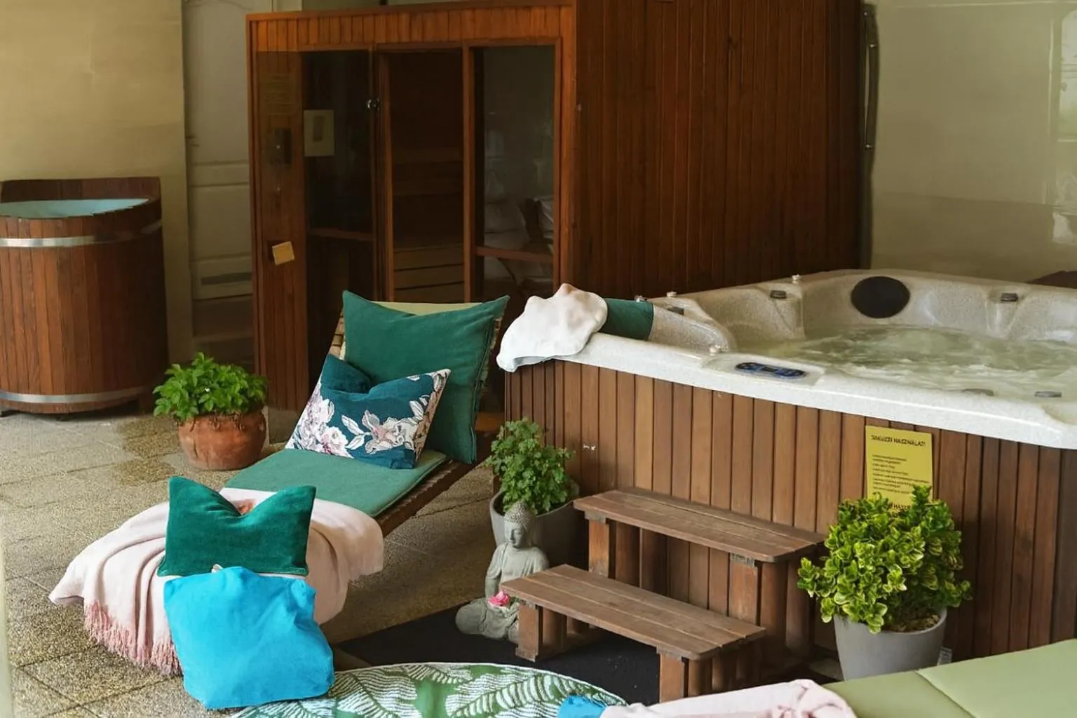 Hot Tub in Amfora Panzió