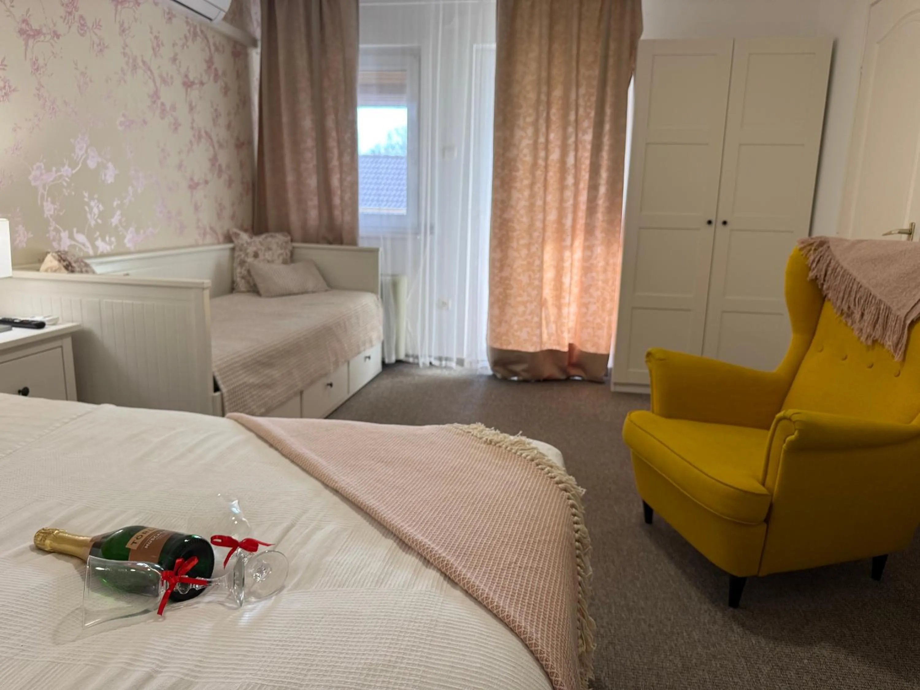 Bed in Amfora Panzió