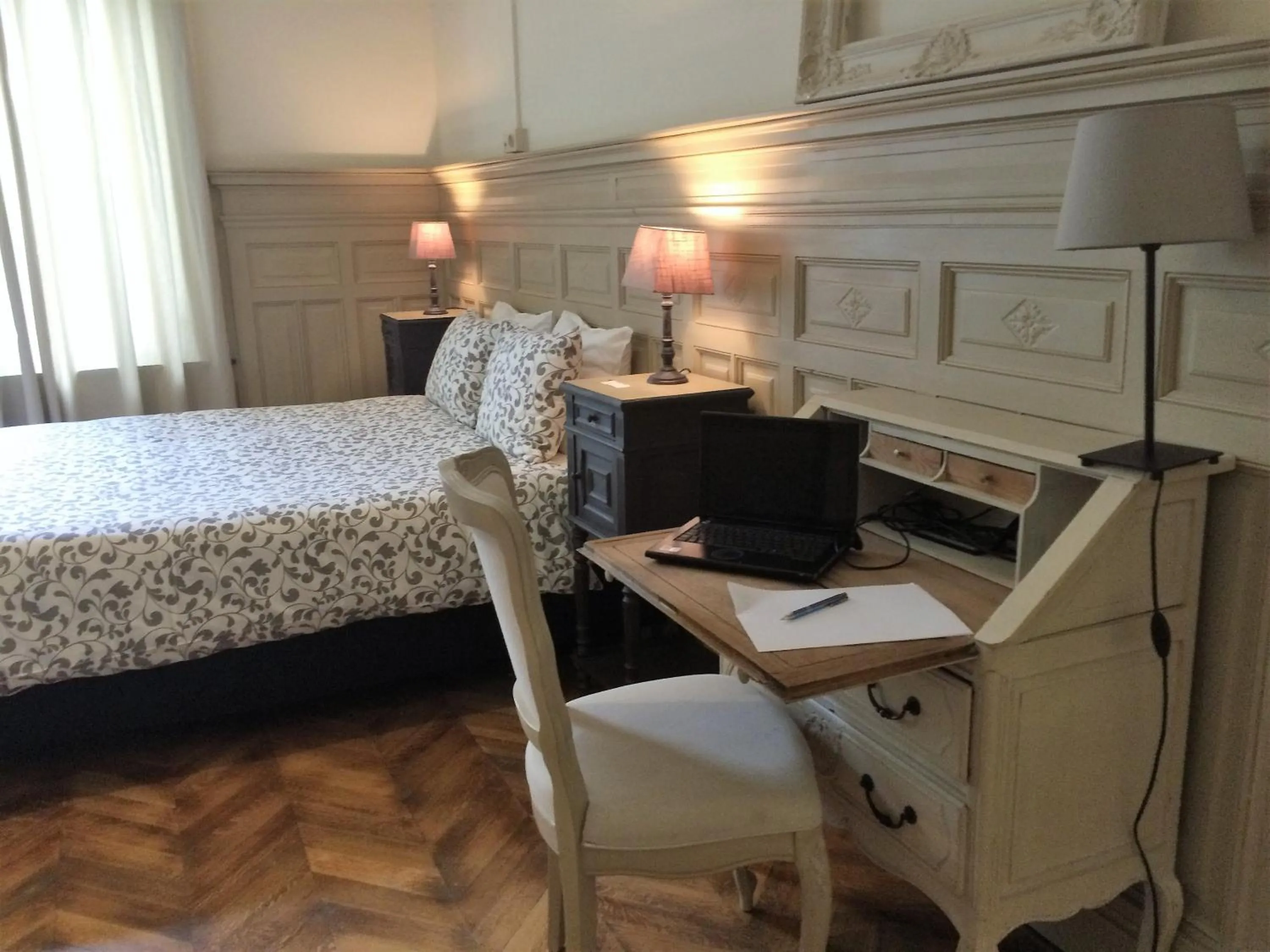 Library, Bed in Hotel Saint Georges