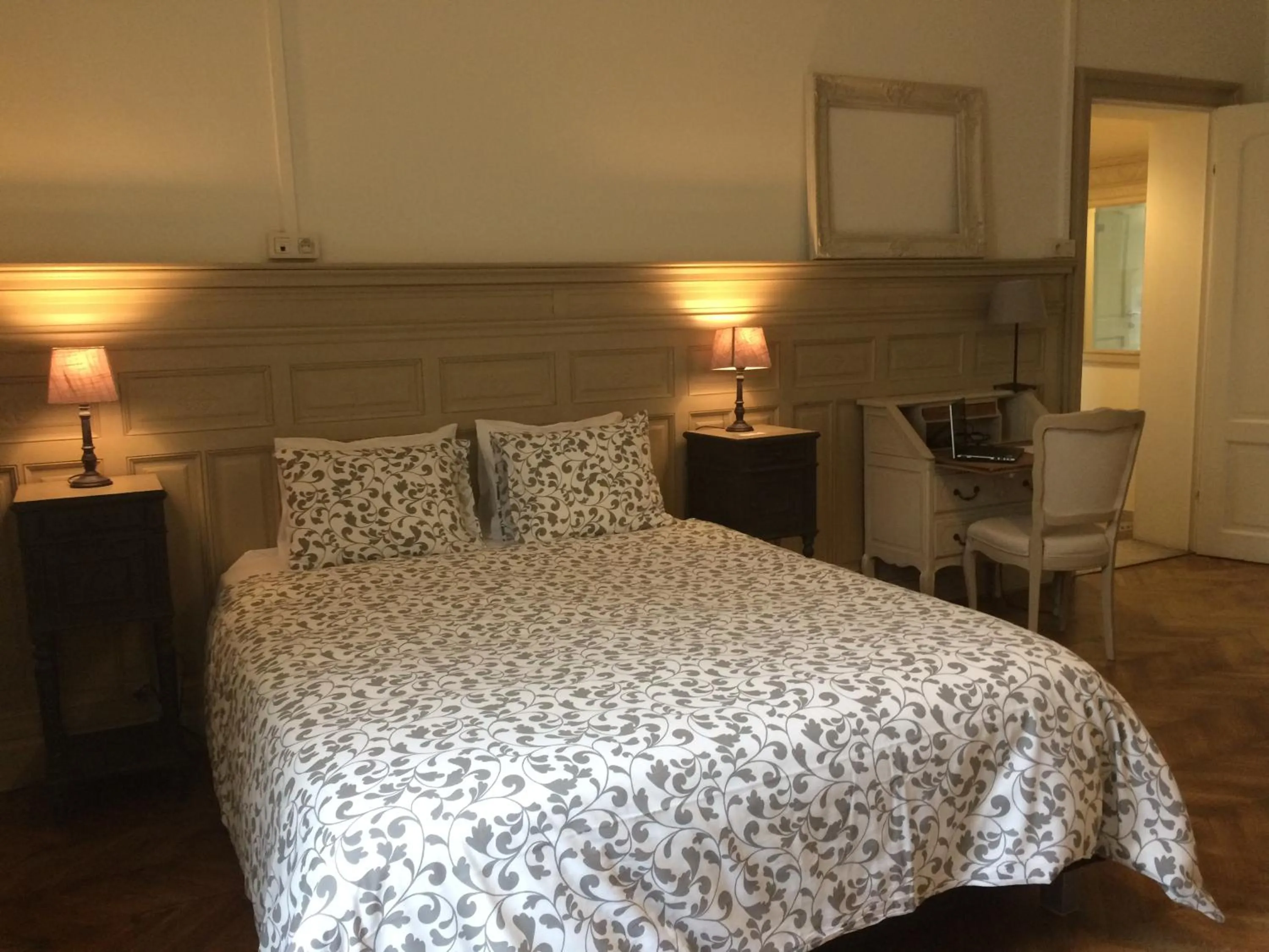 Bed in Hotel Saint Georges