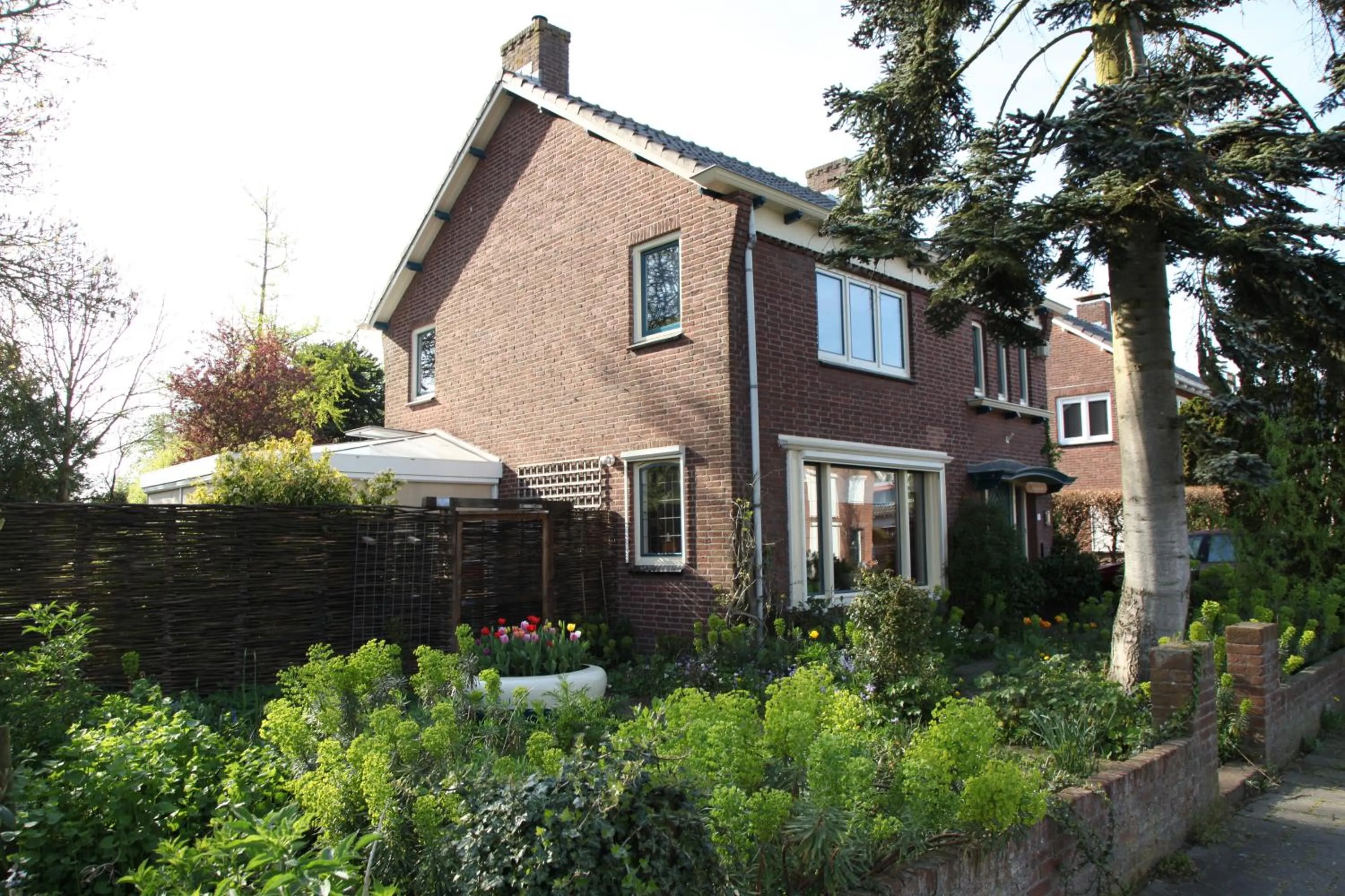 B & B Boezeneren