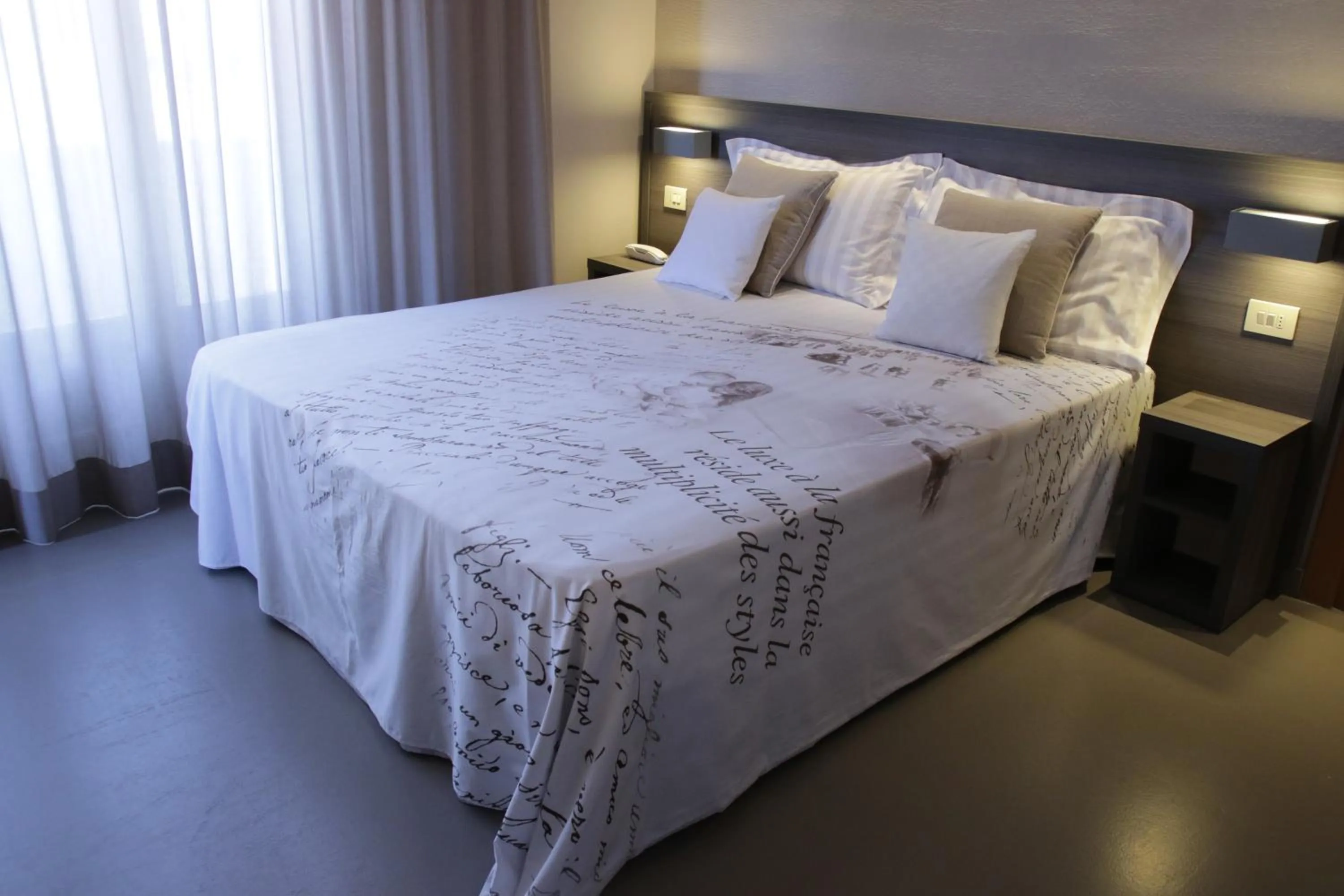 Photo of the whole room, Bed in Hotel Crystal