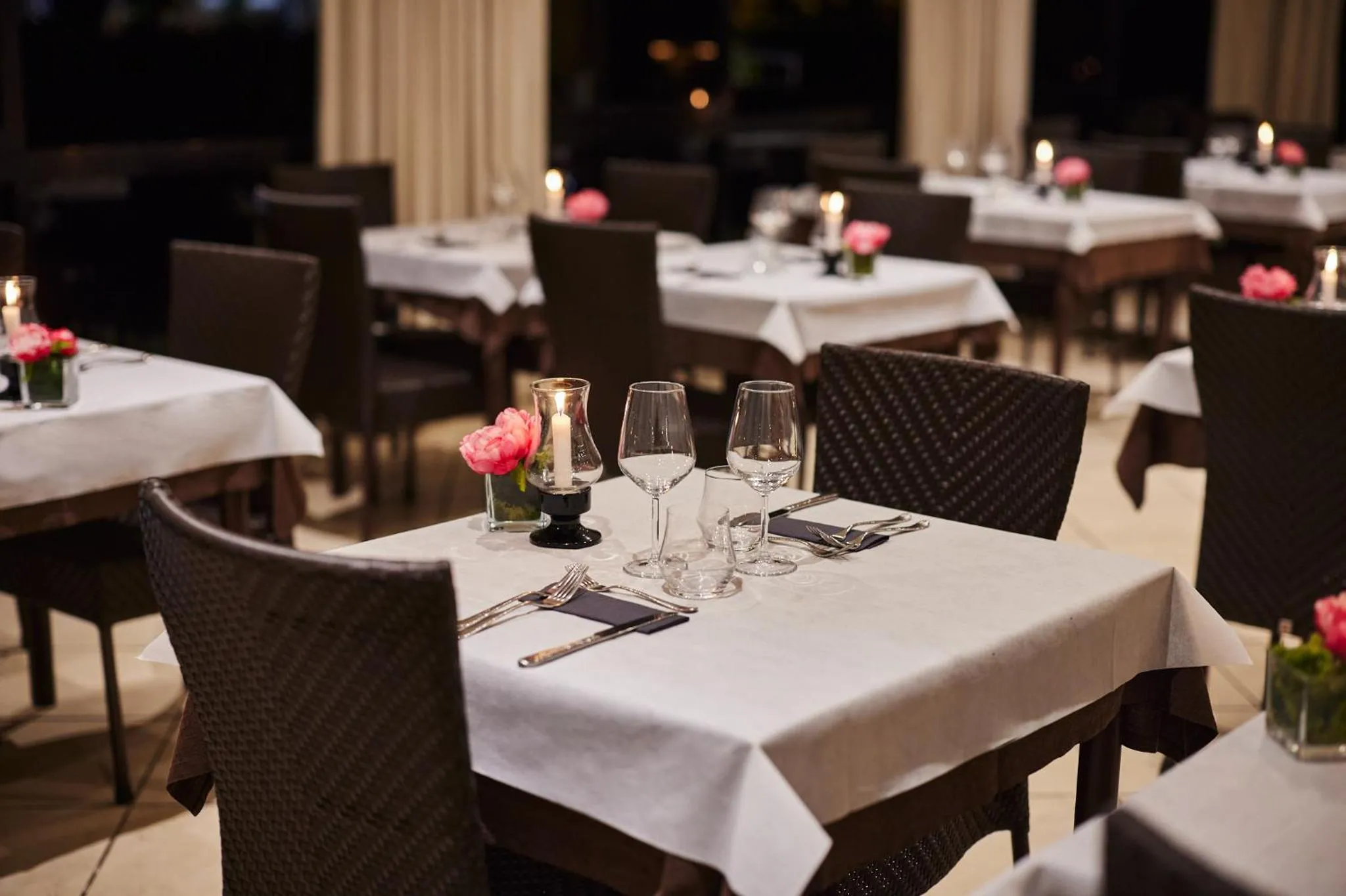 Restaurant/places to eat in Hotel Crystal