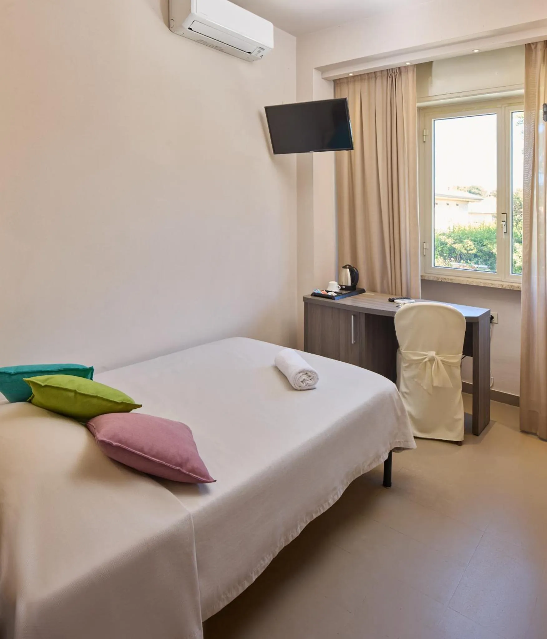 Bedroom, Bed in Hotel Crystal