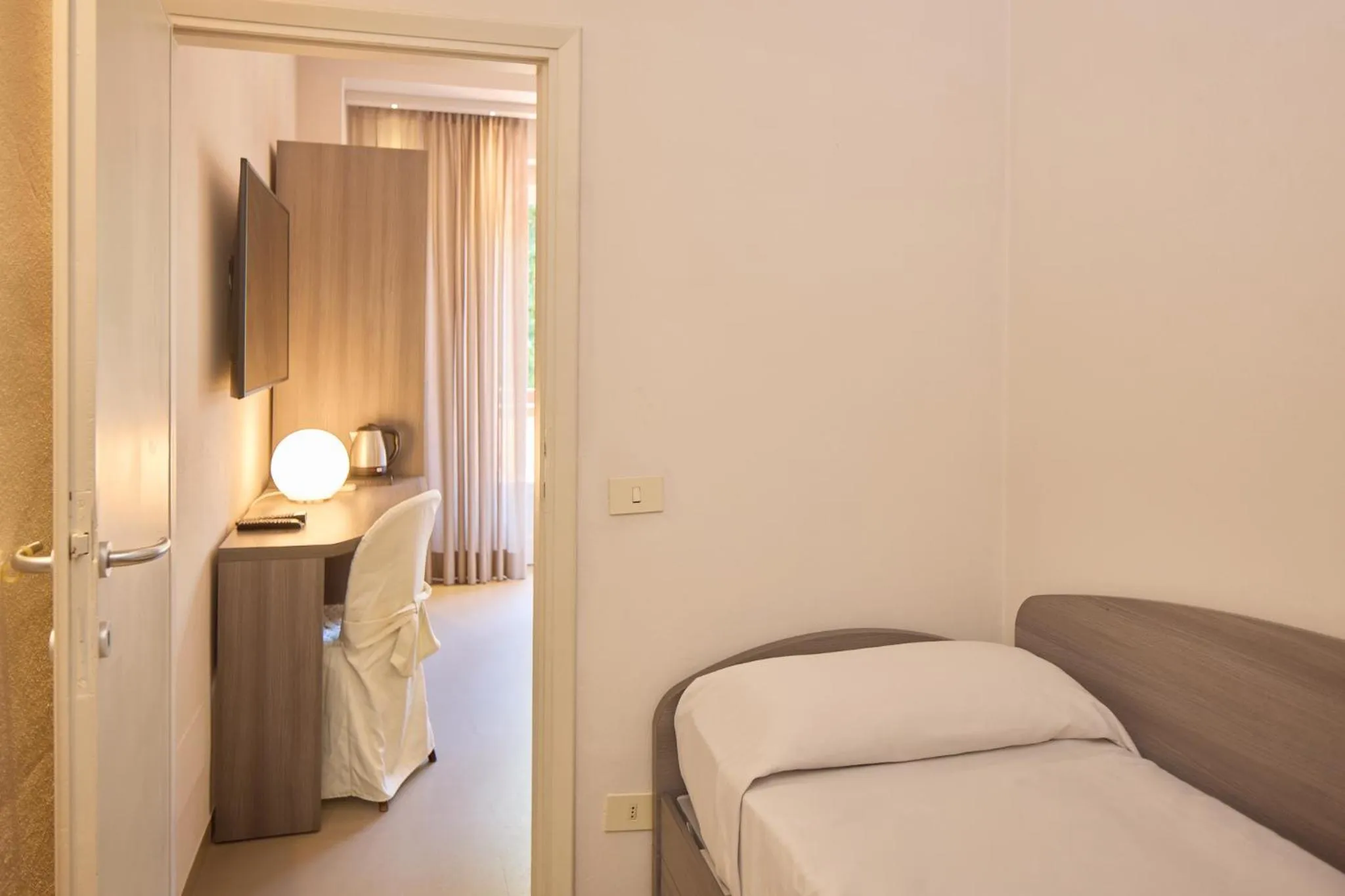 Bedroom, Bed in Hotel Crystal