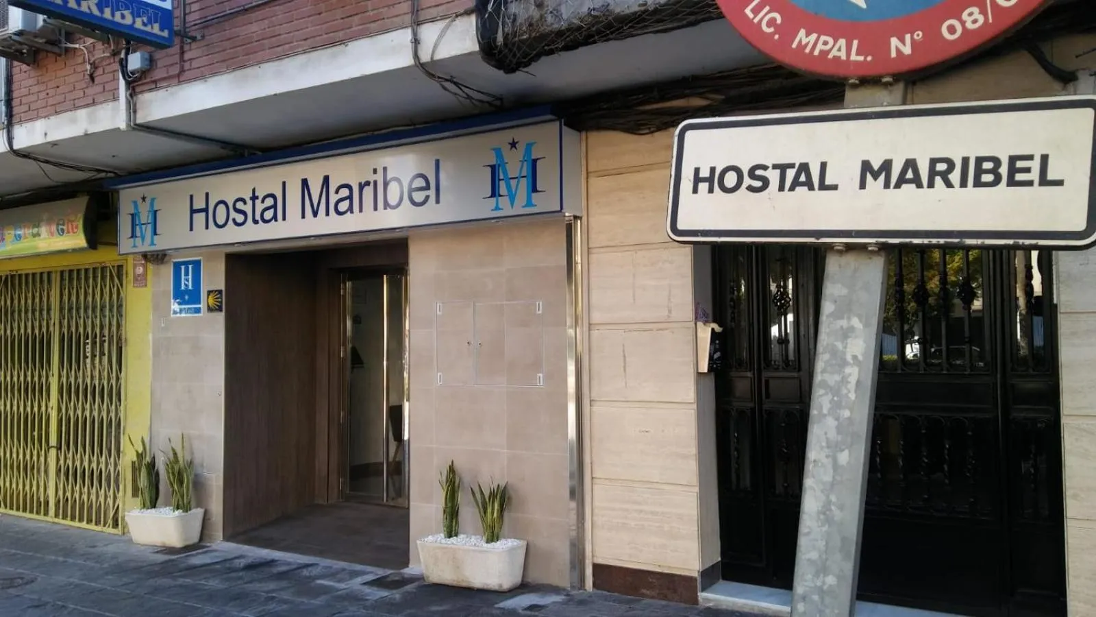 Facade/entrance in Hostal Maribel