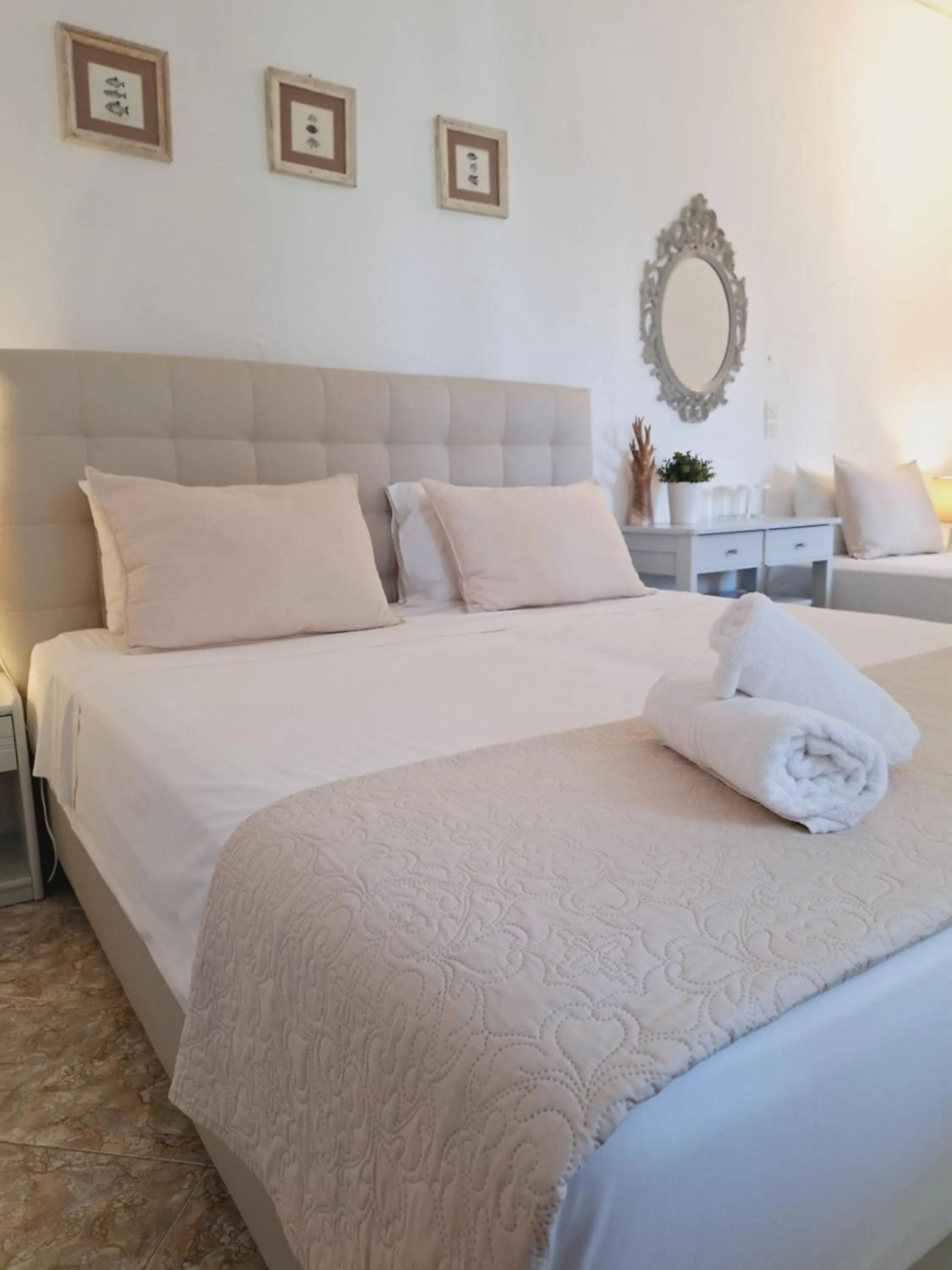 Family in Εvi Evan Hotel