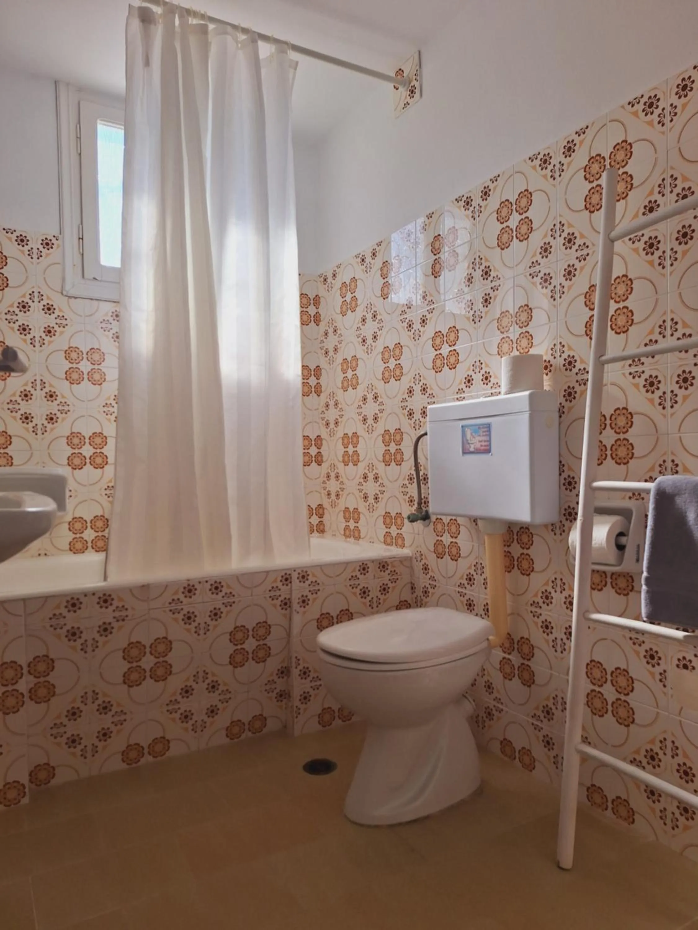 Bathroom in Εvi Evan Hotel