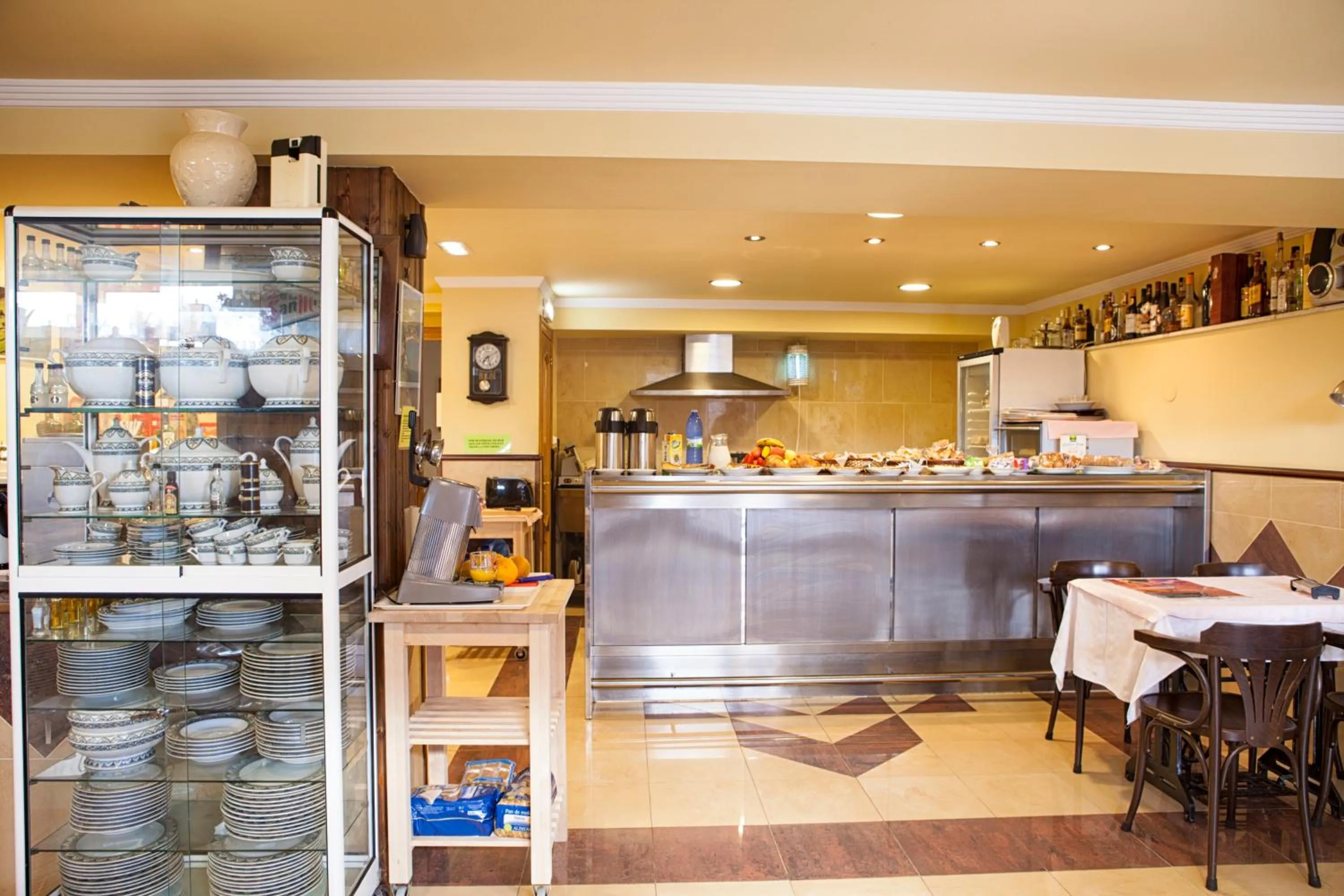 Food and drinks in Hotel La Casa Del Abuelo