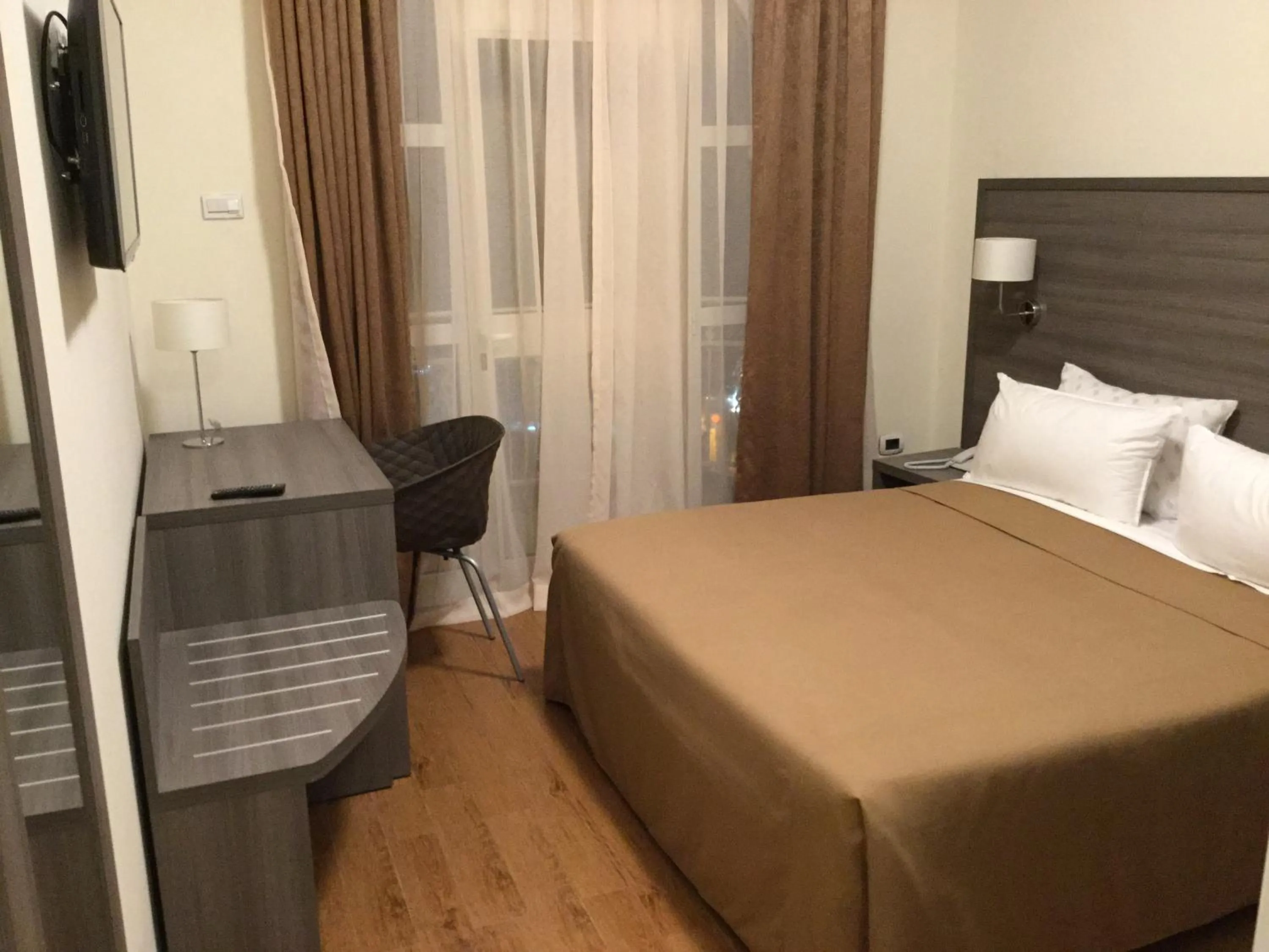 Photo of the whole room, Bed in Venetian Hotel