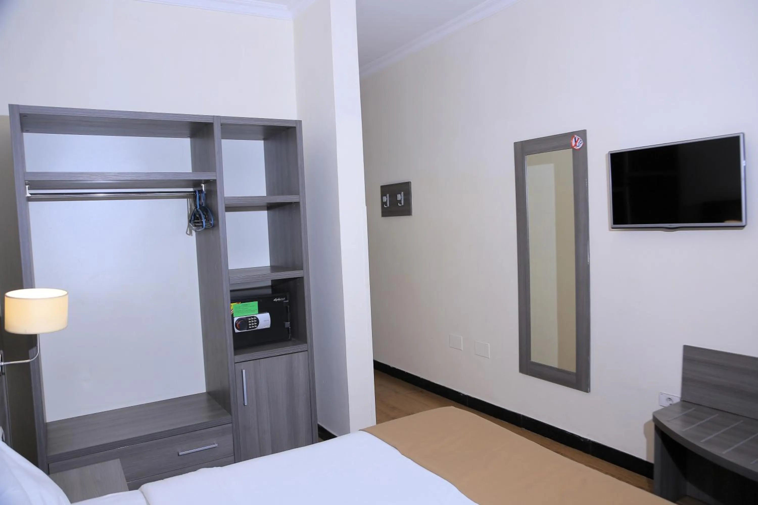 safe, Bed in Venetian Hotel