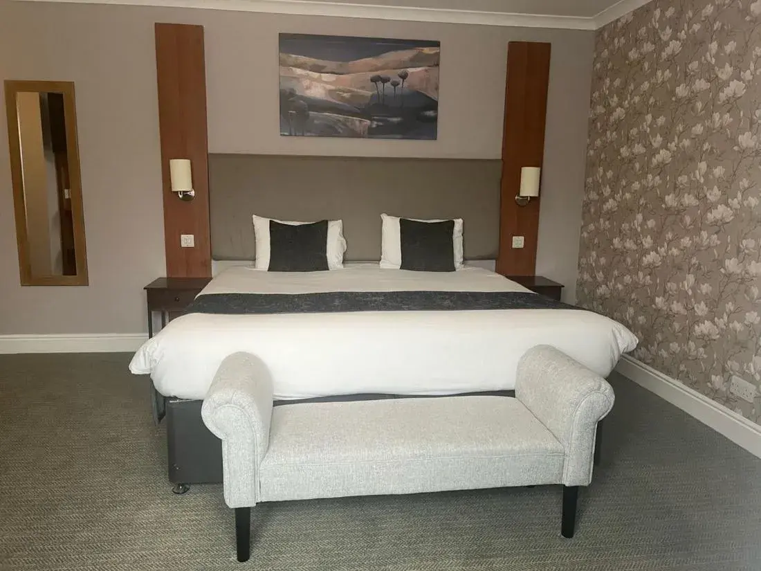 Superior Double Room in Wheatsheaf by Chef & Brewer Collection Superior Double Room in Wheatsheaf by Chef & Brewer Collection