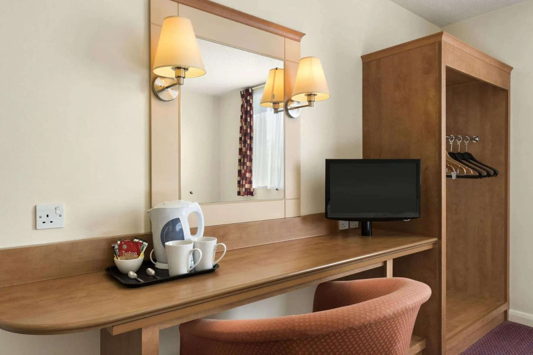 Coffee/tea facilities in Days Inn Cannock - Norton Canes