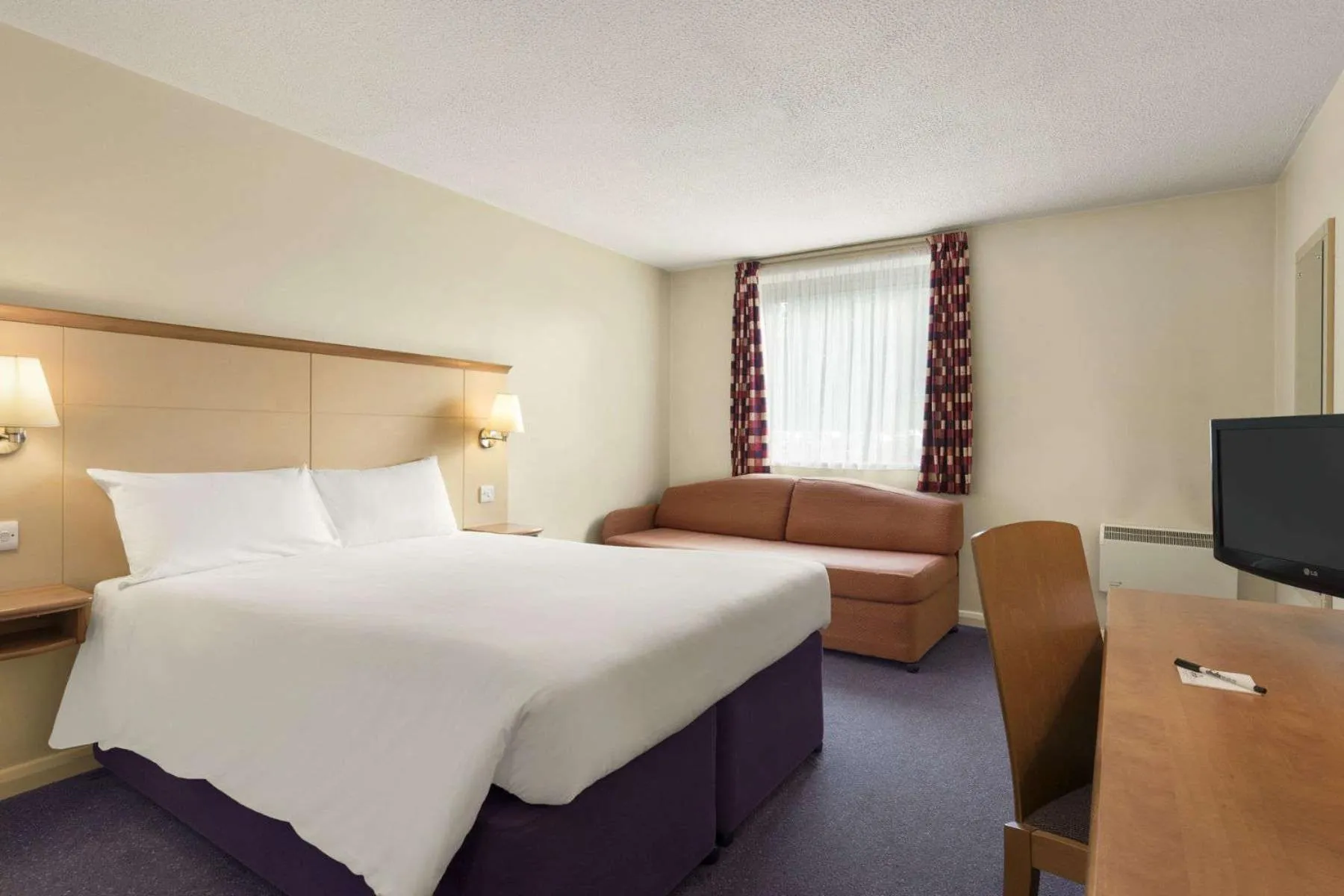 Day, Bed in Days Inn Cannock - Norton Canes