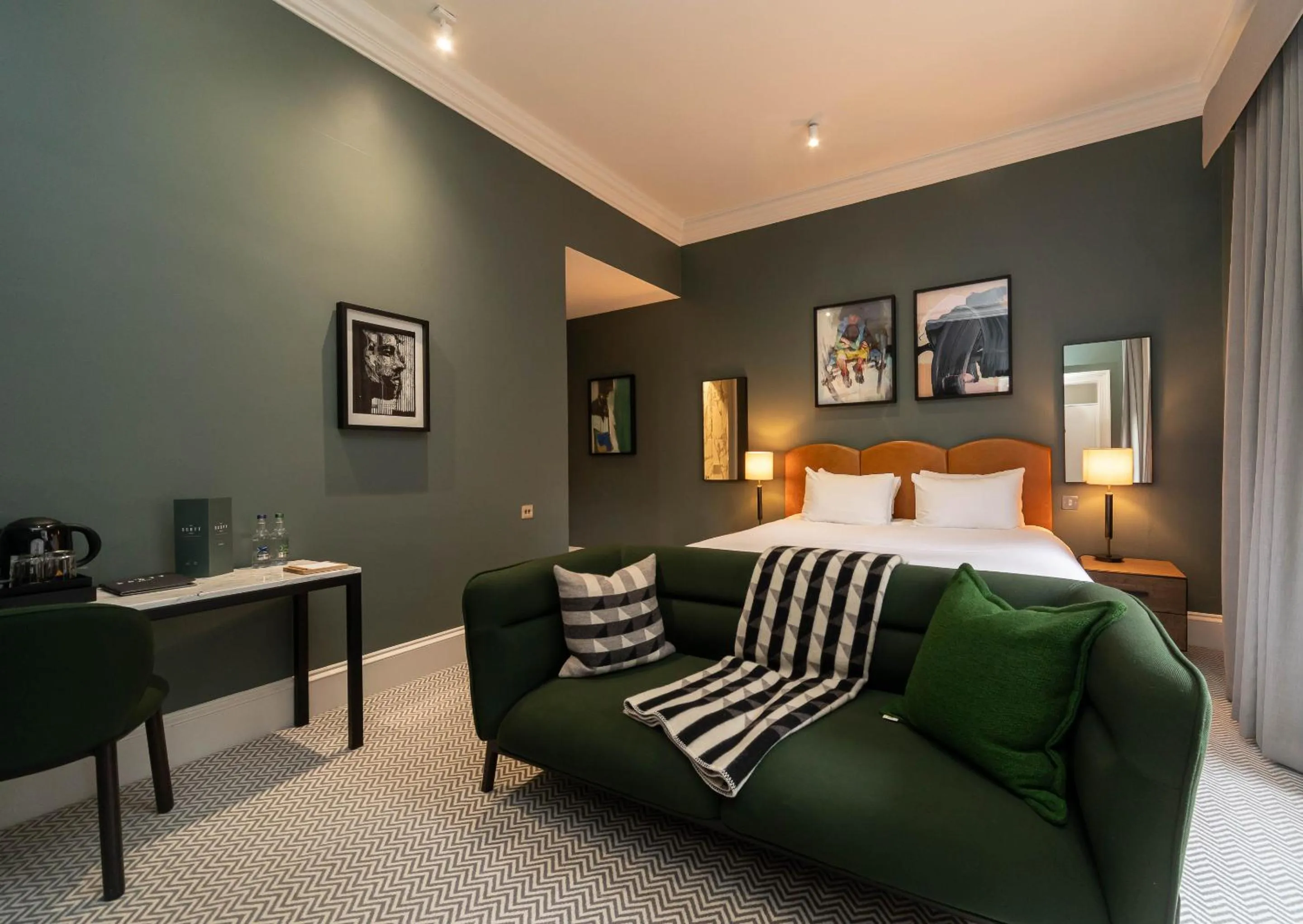 Bedroom, Bed in The Scott