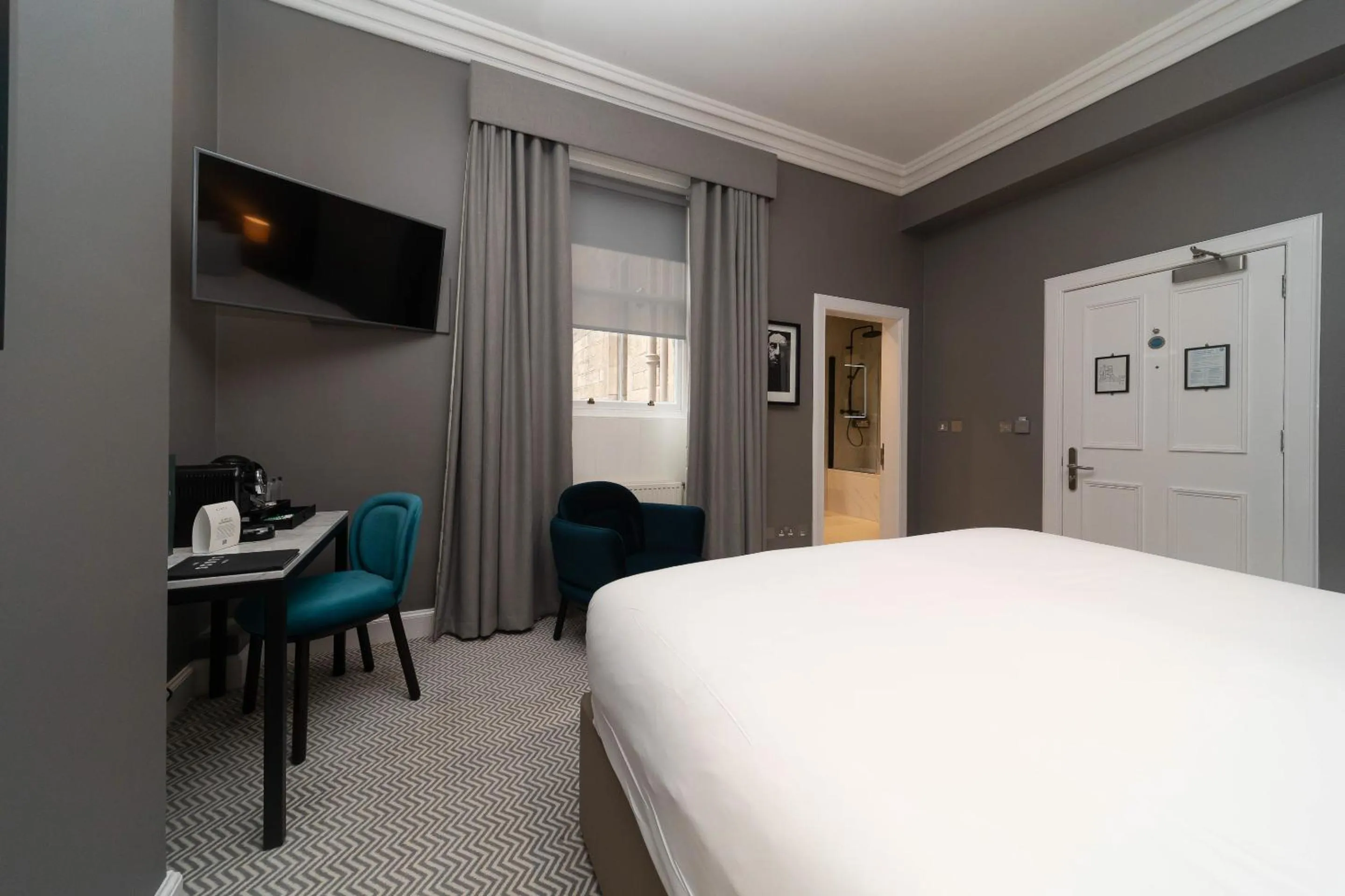 Bedroom, Bed in The Scott