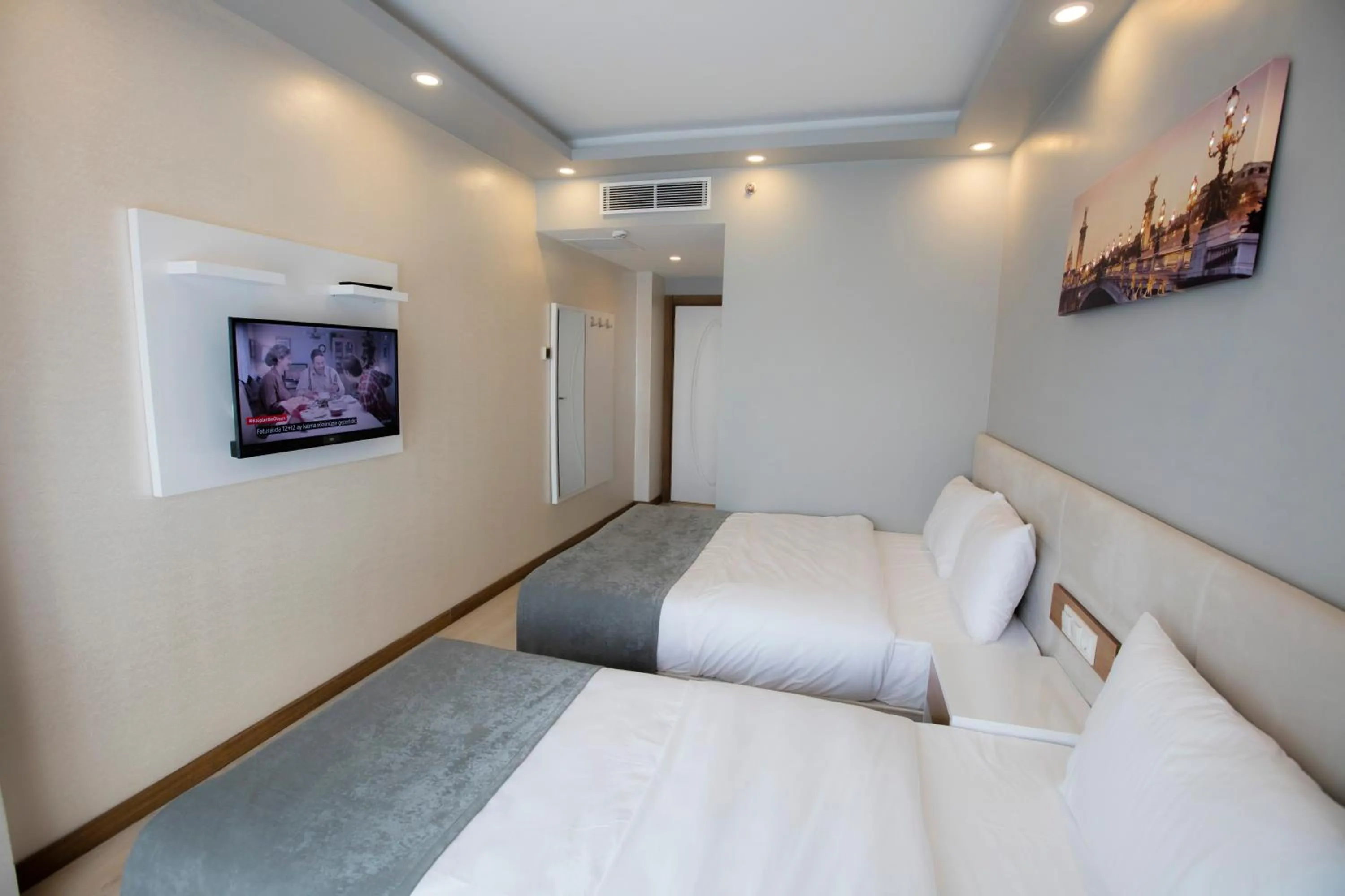 Photo of the whole room, Bed in Royal İnci Hotel