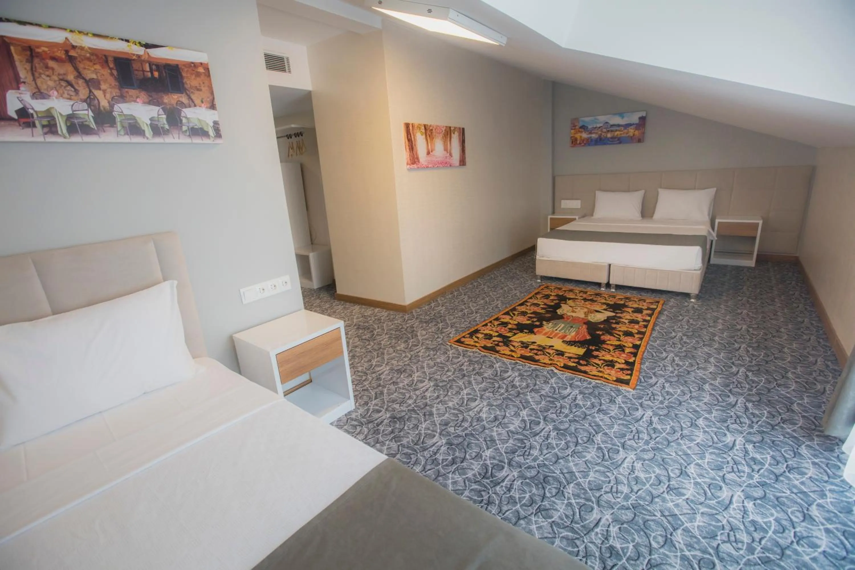 Photo of the whole room, Bed in Royal İnci Hotel