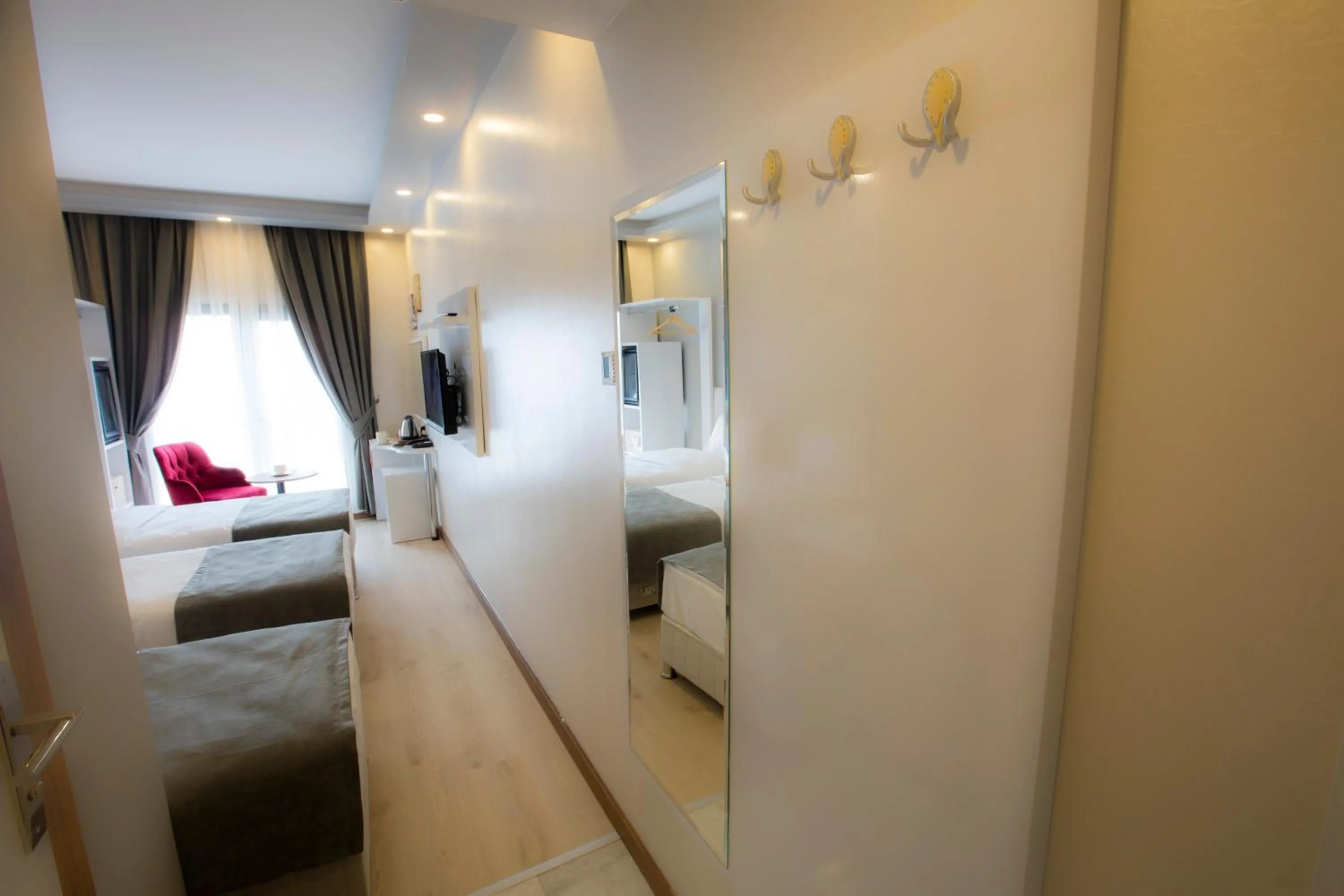 Photo of the whole room, Bed in Royal İnci Hotel