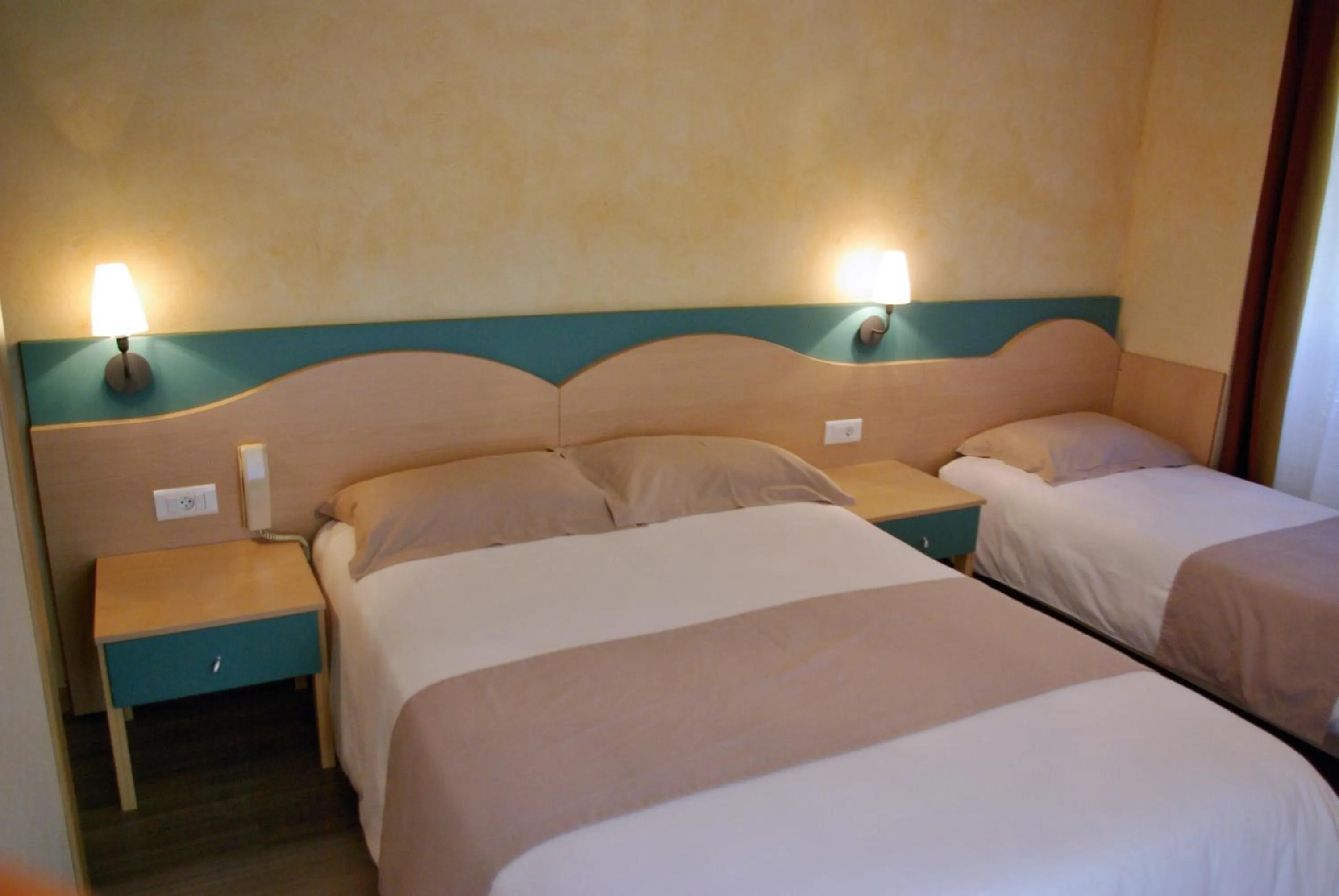 Photo of the whole room in Le Mirval