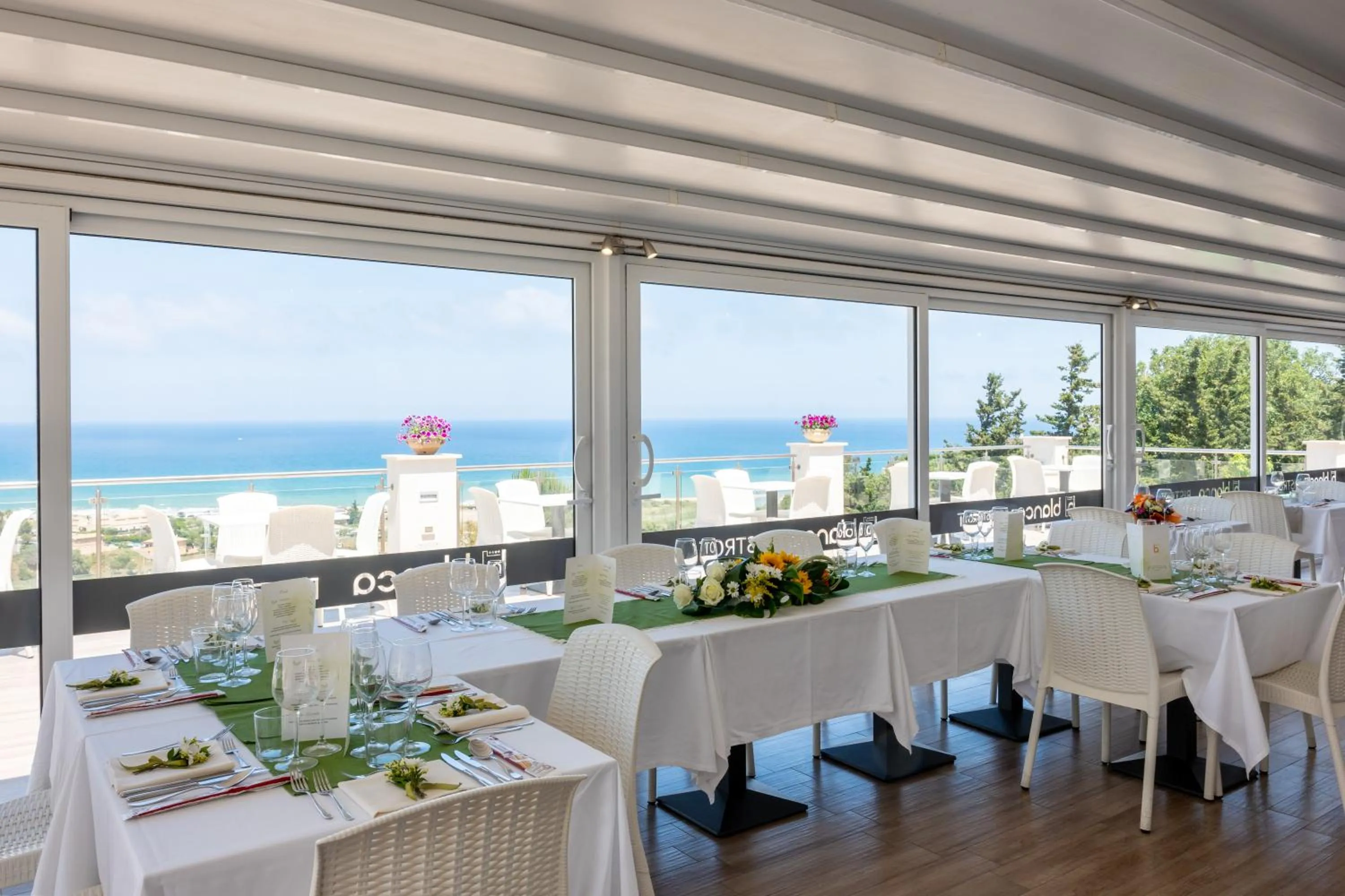 Restaurant/places to eat in La Blanca Resort & Spa