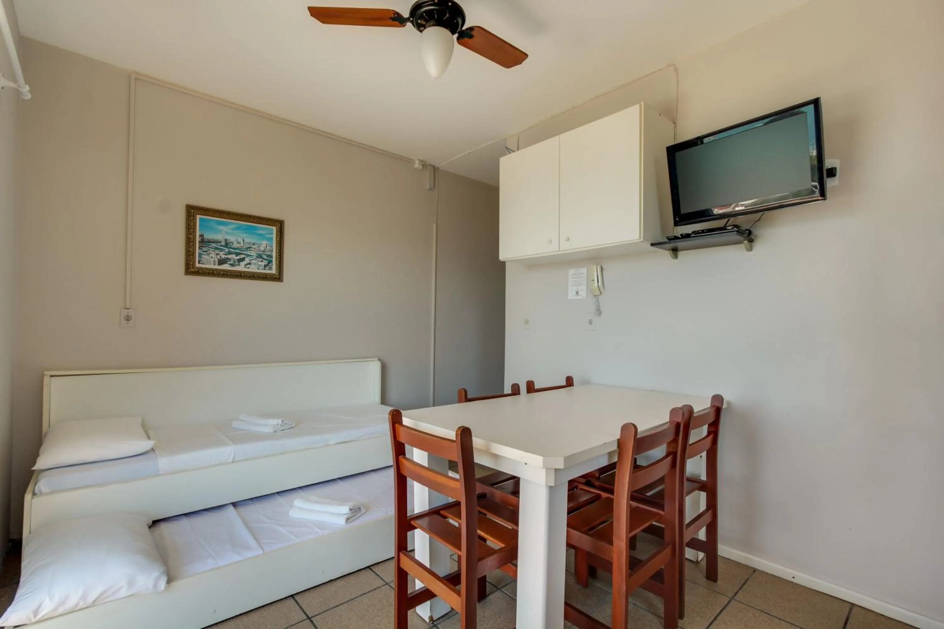 Living room, Bed in Imigrantes Apart Hotel