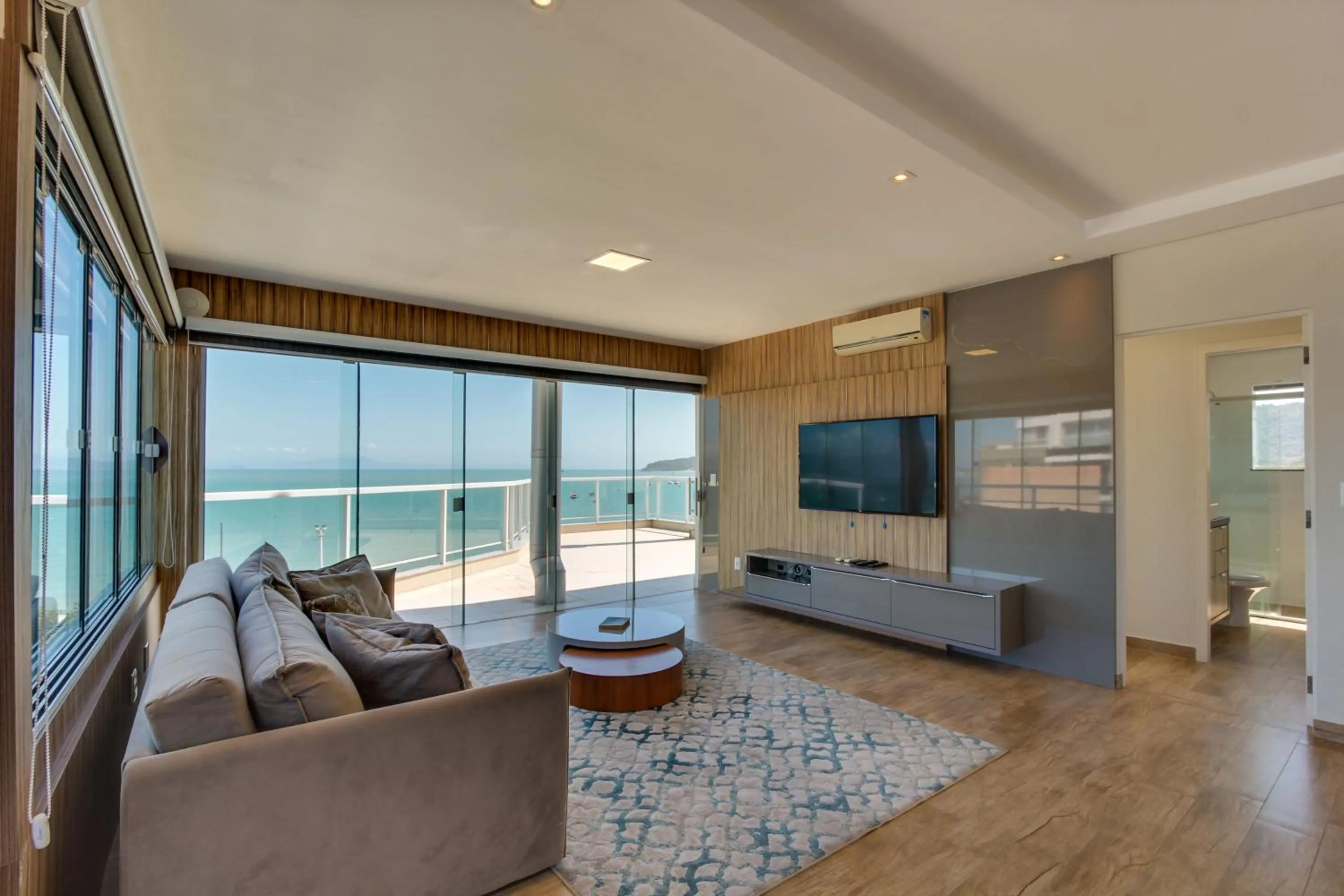 Communal lounge/ TV room in Imigrantes Apart Hotel