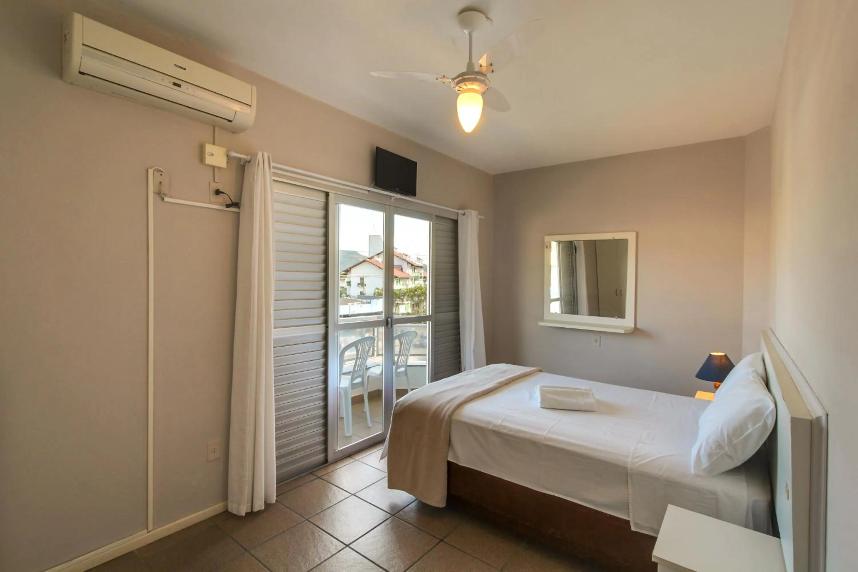 Balcony/Terrace, Bed in Imigrantes Apart Hotel