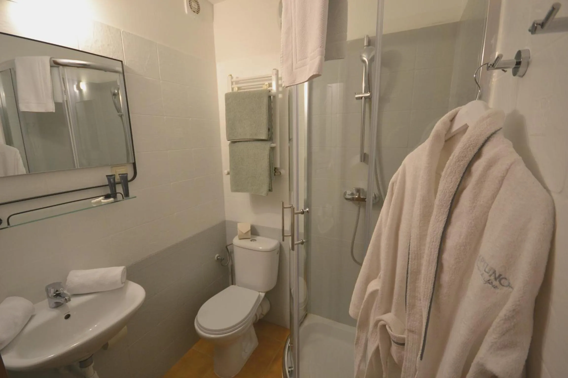 Bathroom in Neptuno Resort & Spa