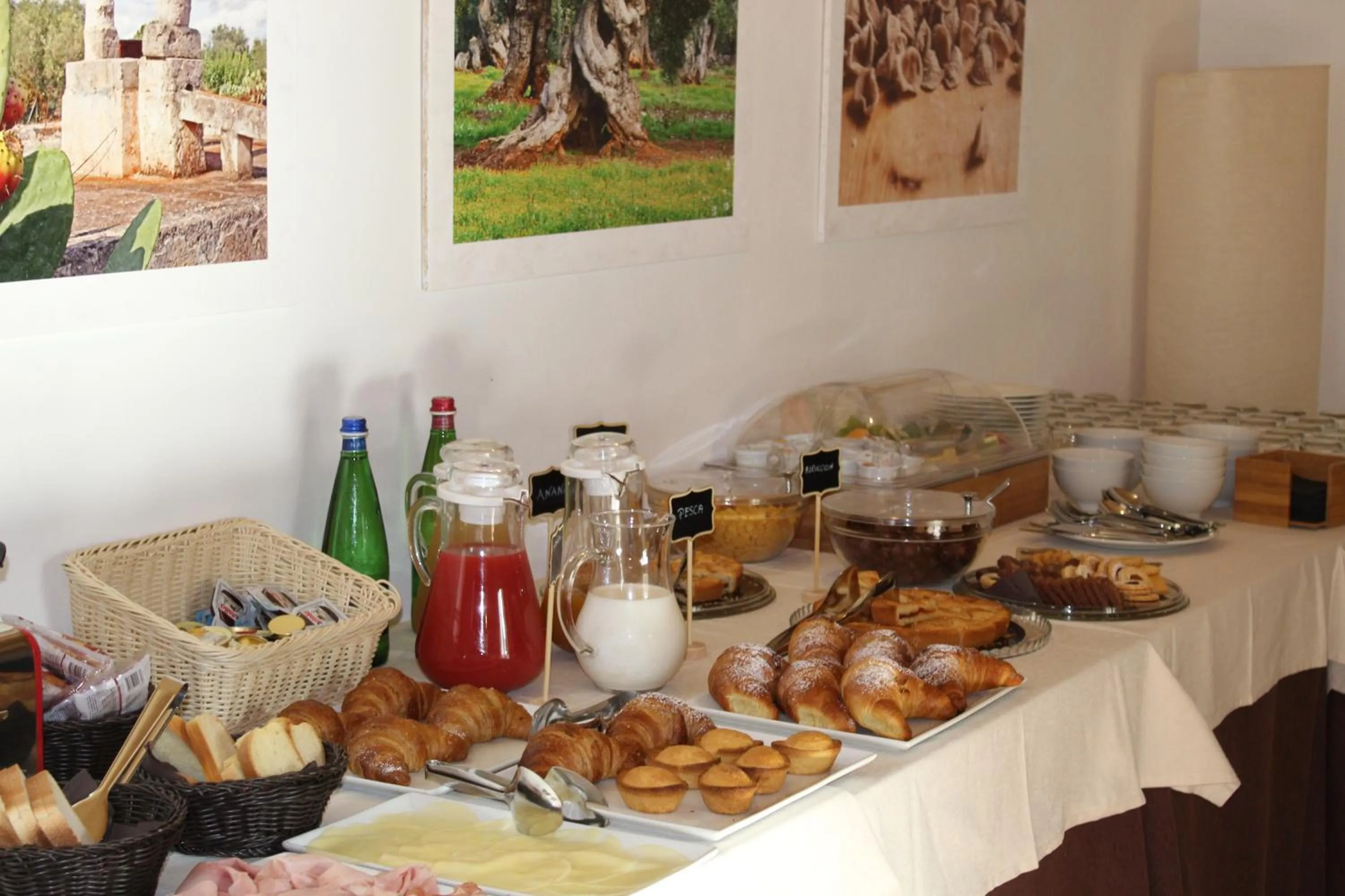 Buffet breakfast in Masseria Relais Santa Teresa