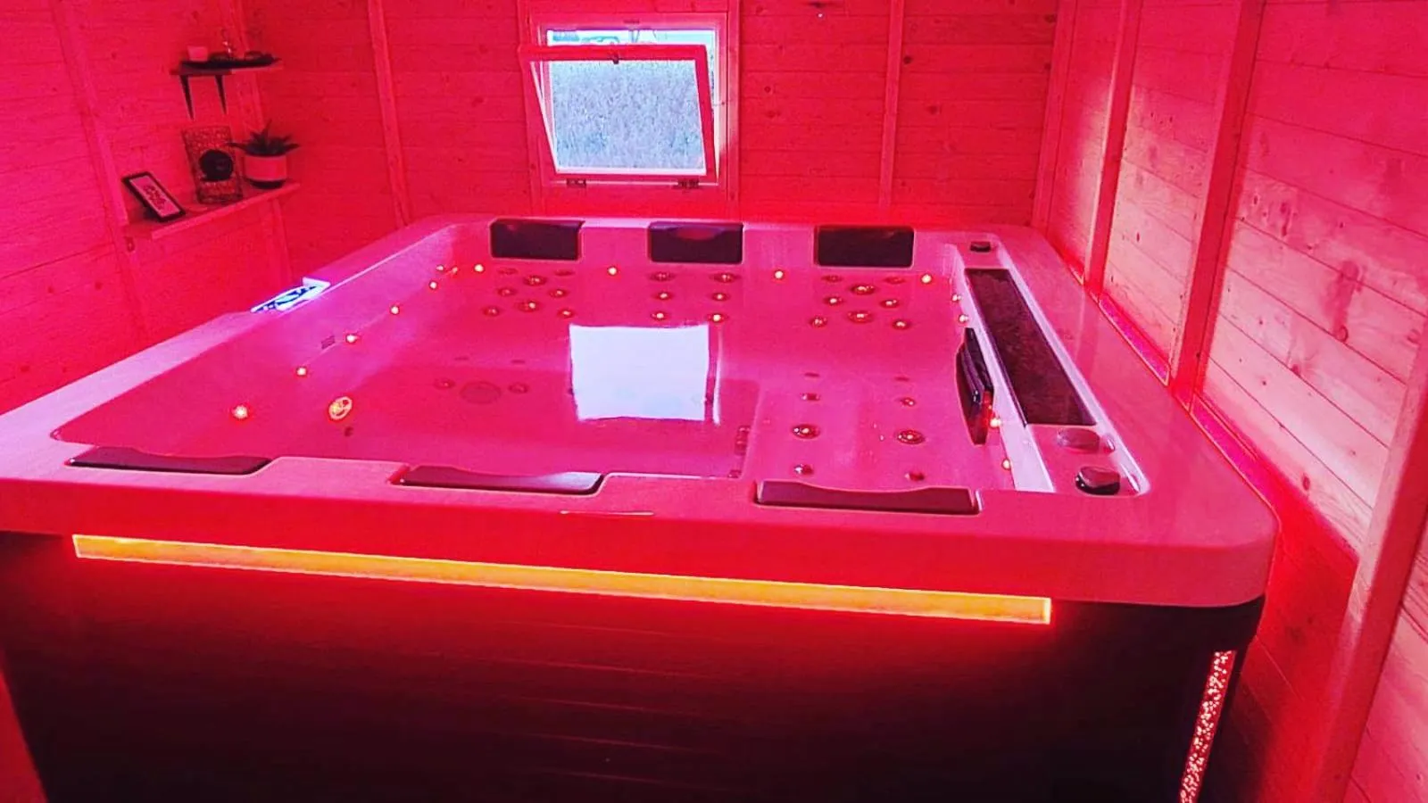 Hot Tub in Mare Nostrum Santo