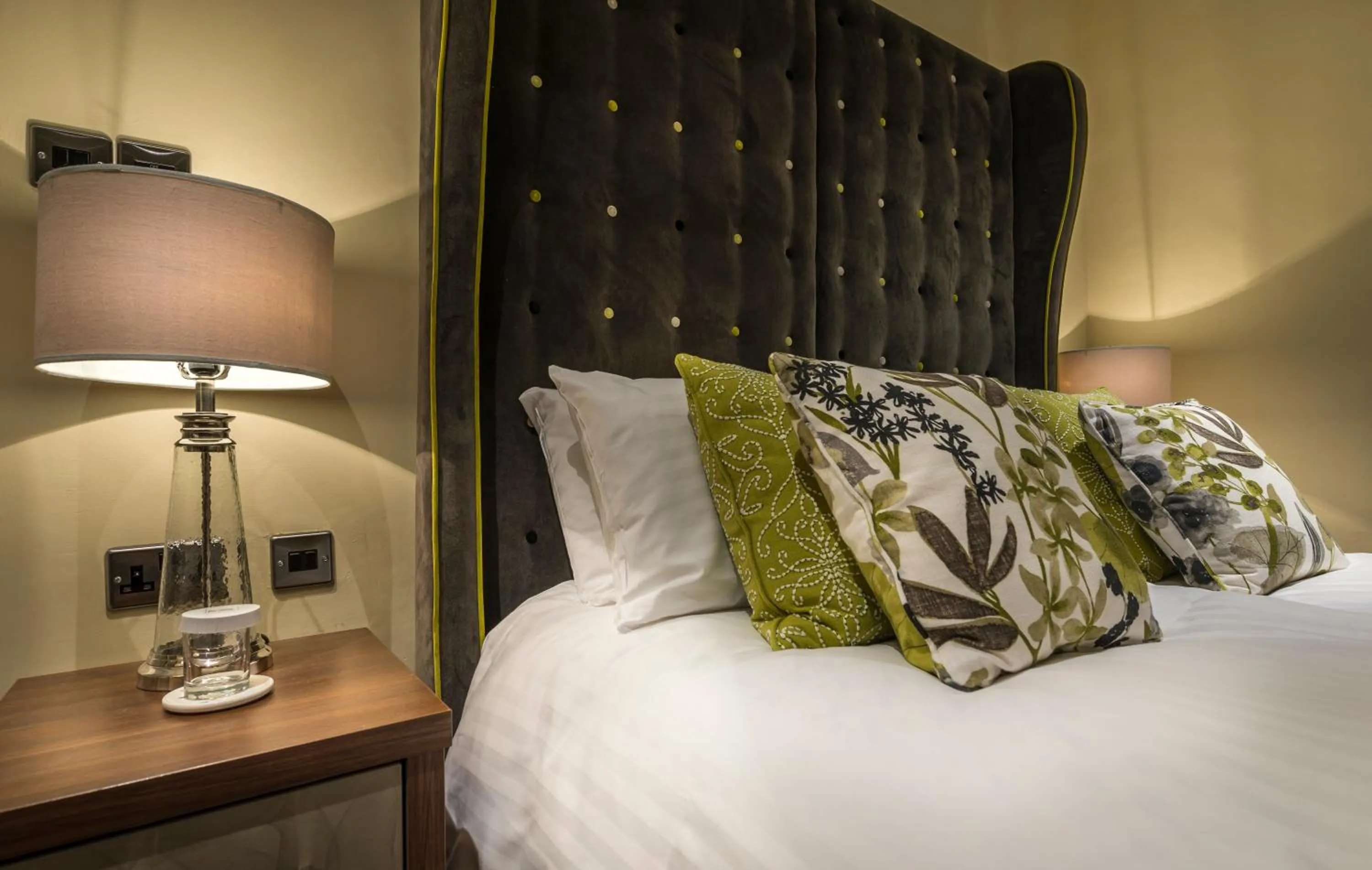 Bedroom, Bed in The Golden Fleece Hotel, Thirsk, North Yorkshire - The Coaching Inn Group