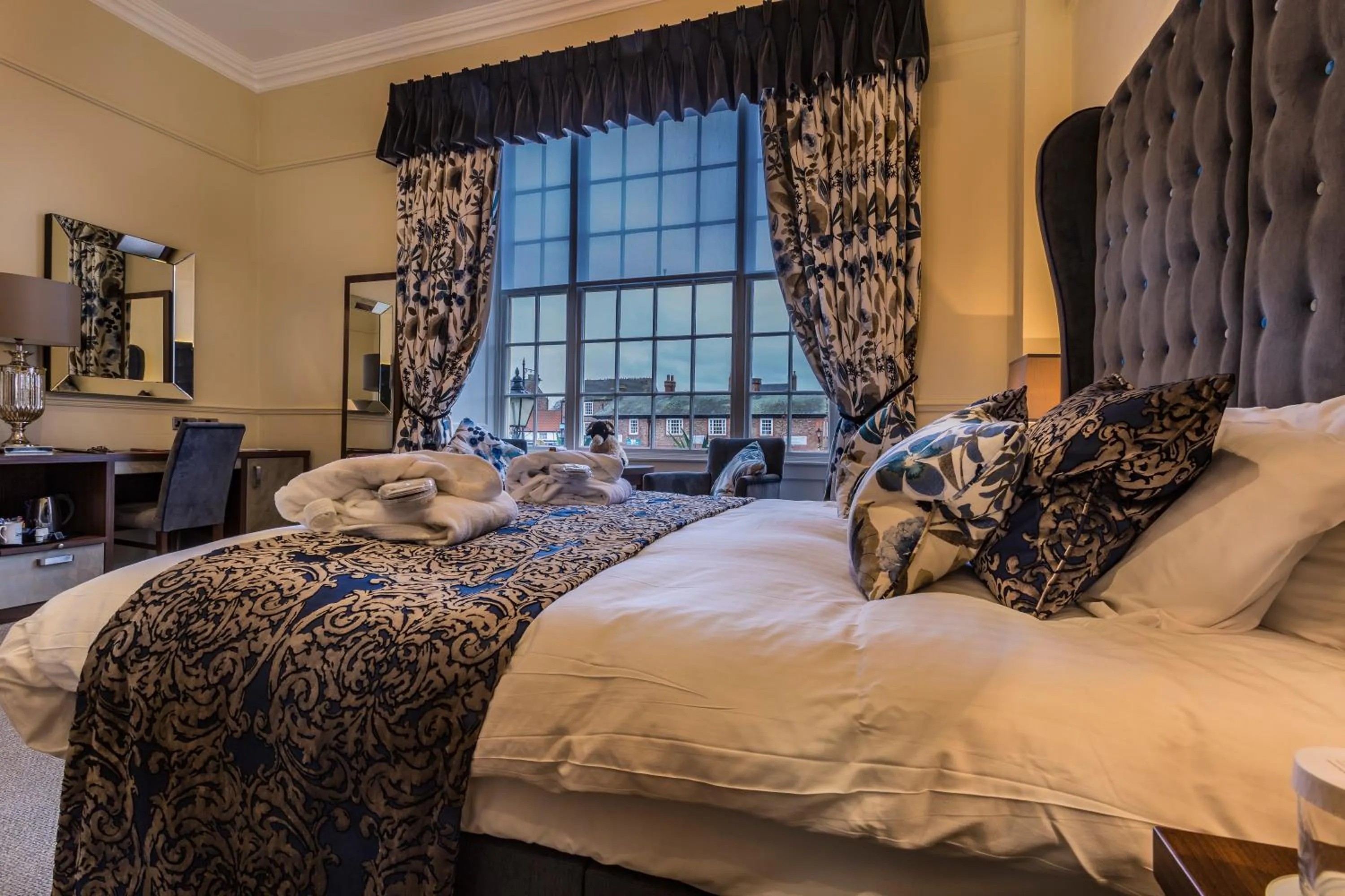 Bedroom, Bed in The Golden Fleece Hotel, Thirsk, North Yorkshire - The Coaching Inn Group