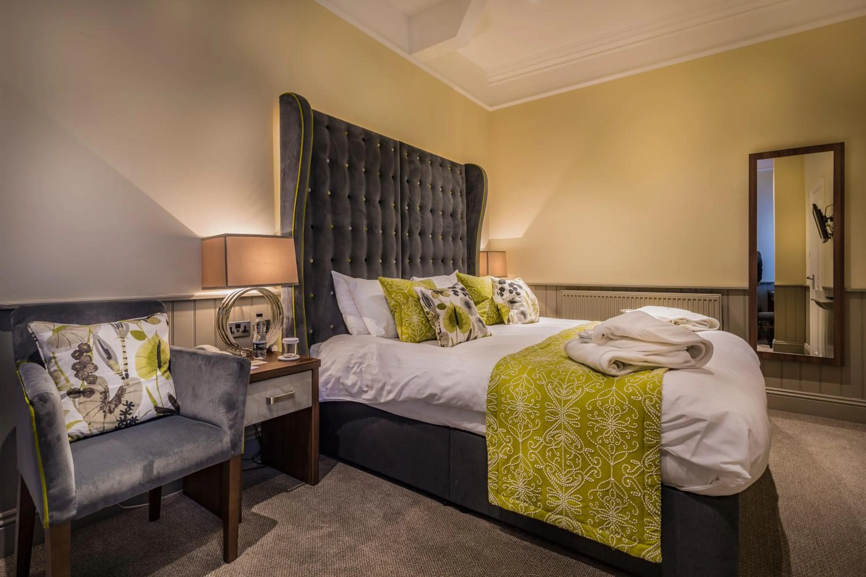 Bedroom, Bed in The Golden Fleece Hotel, Thirsk, North Yorkshire - The Coaching Inn Group
