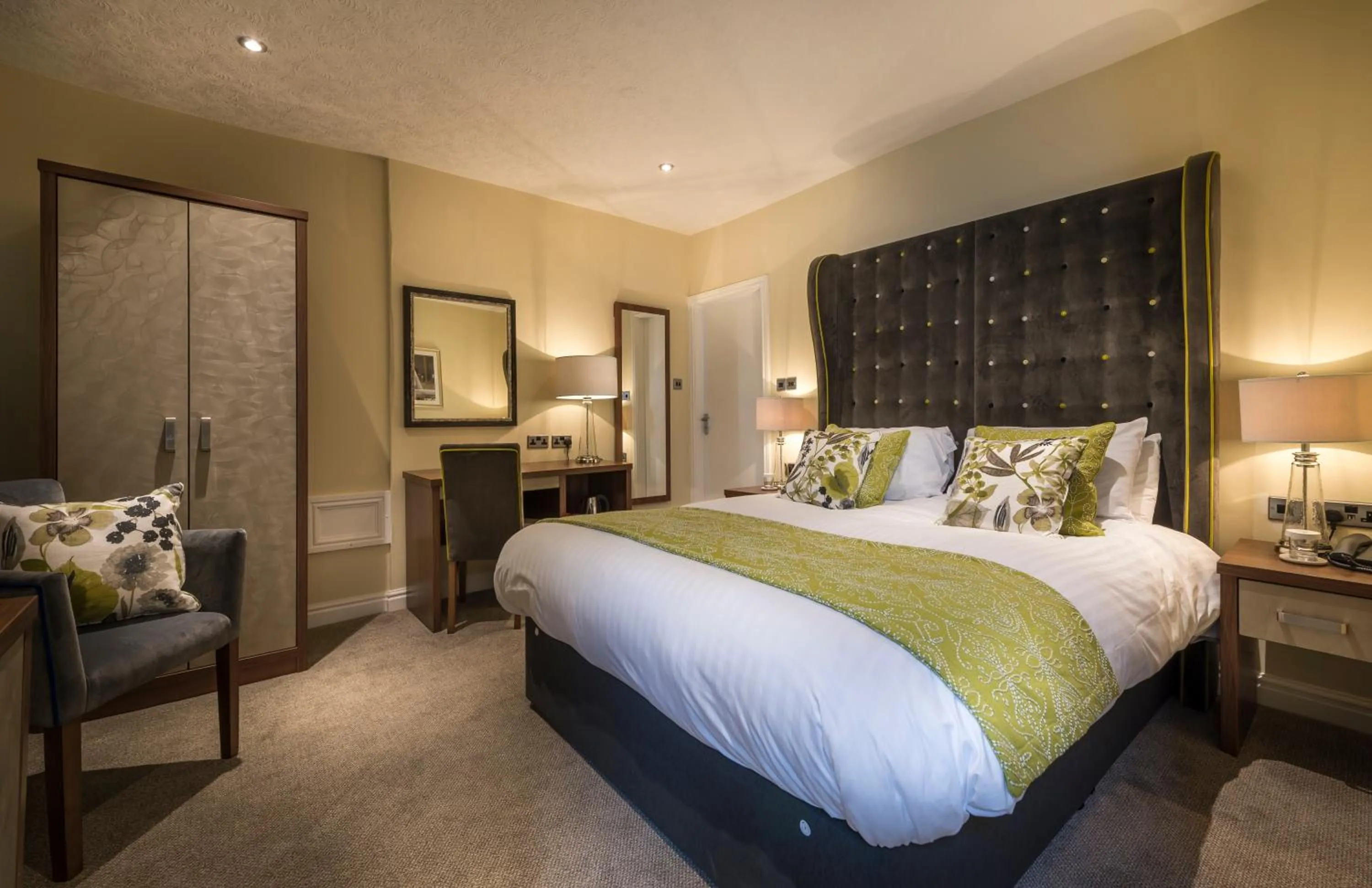 Bedroom, Bed in The Golden Fleece Hotel, Thirsk, North Yorkshire - The Coaching Inn Group
