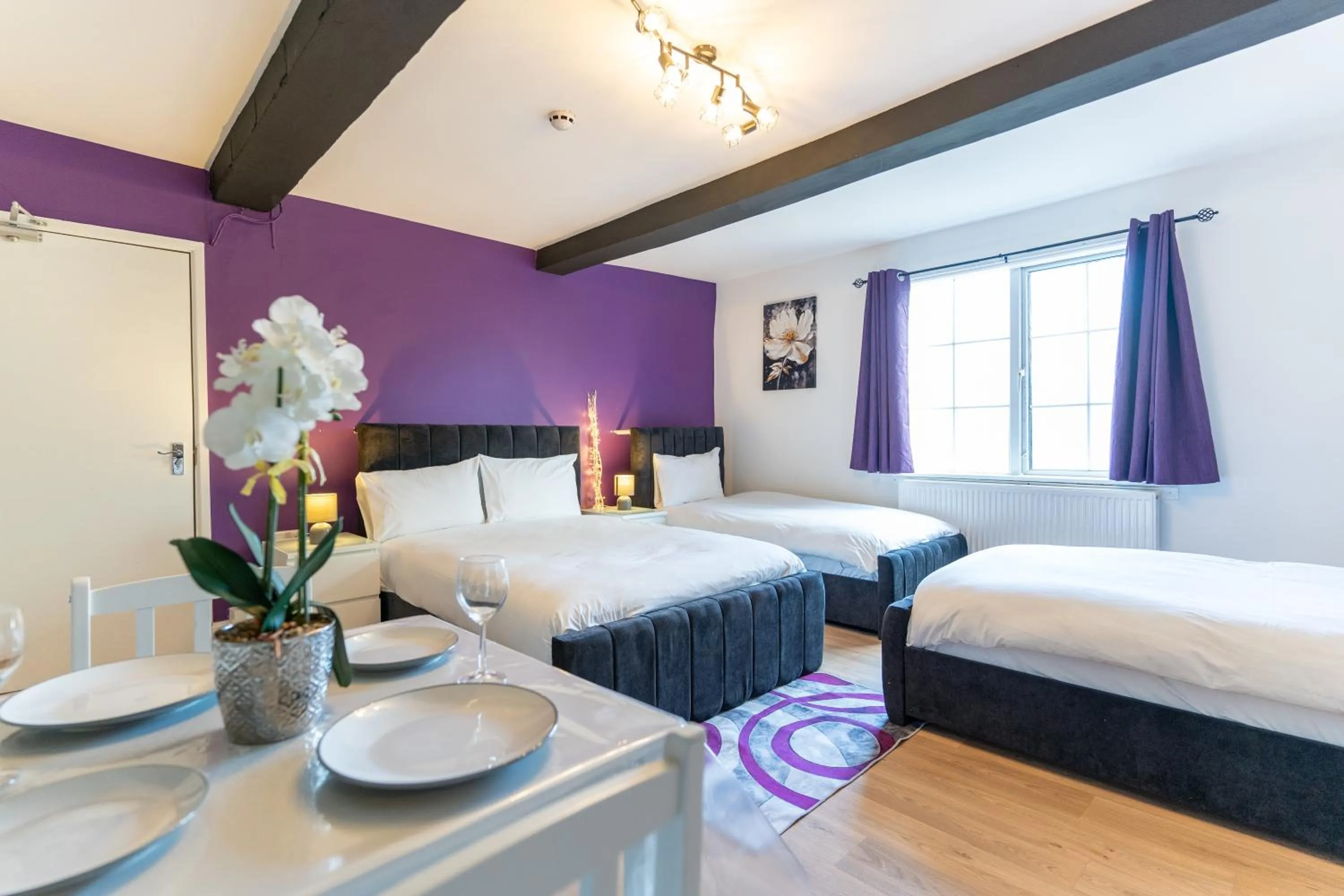 View (from property/room), Bed in Tyger Inn Derby