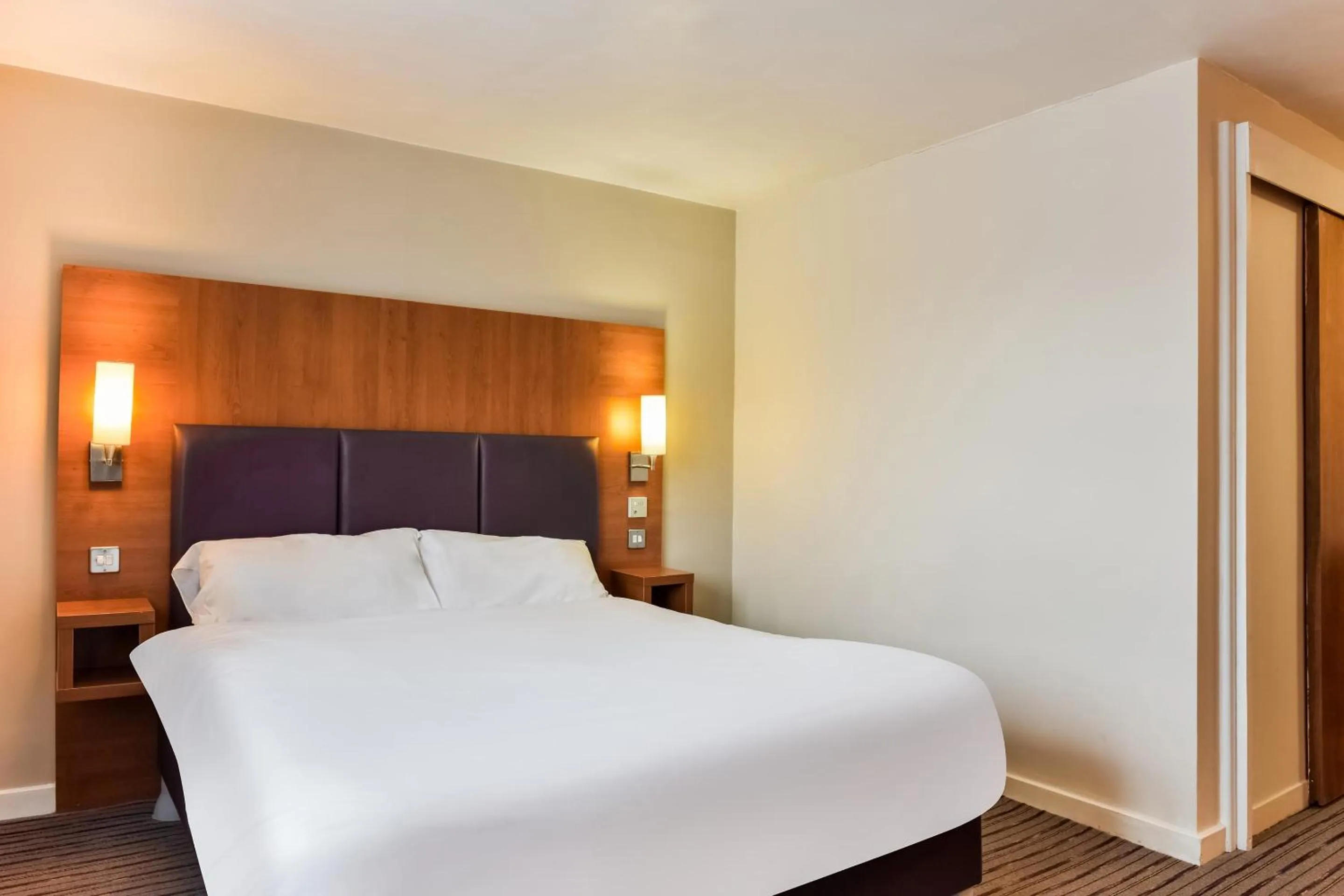 Bedroom, Bed in Tyger Inn Derby