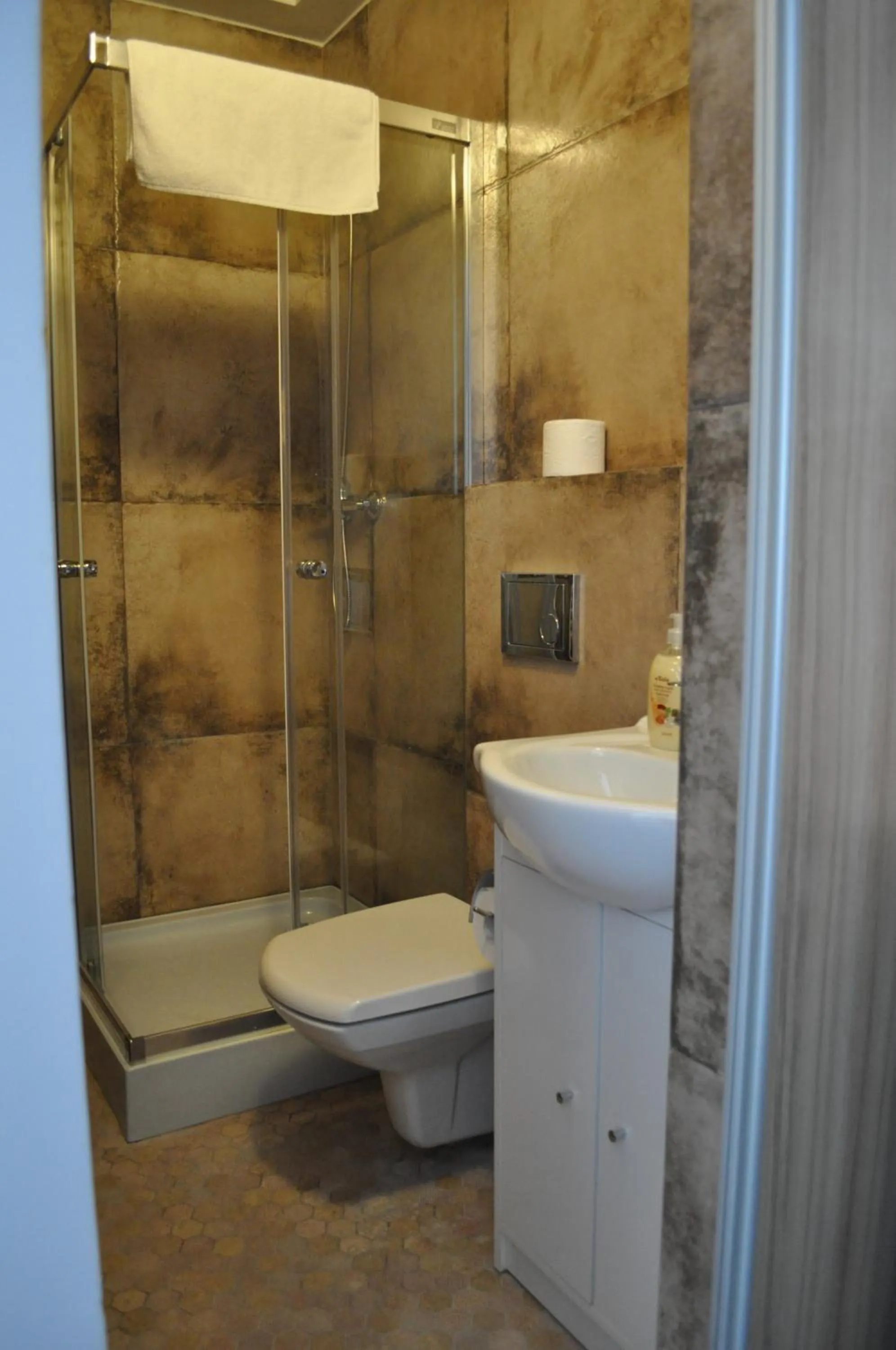 Bathroom in OperaHostel